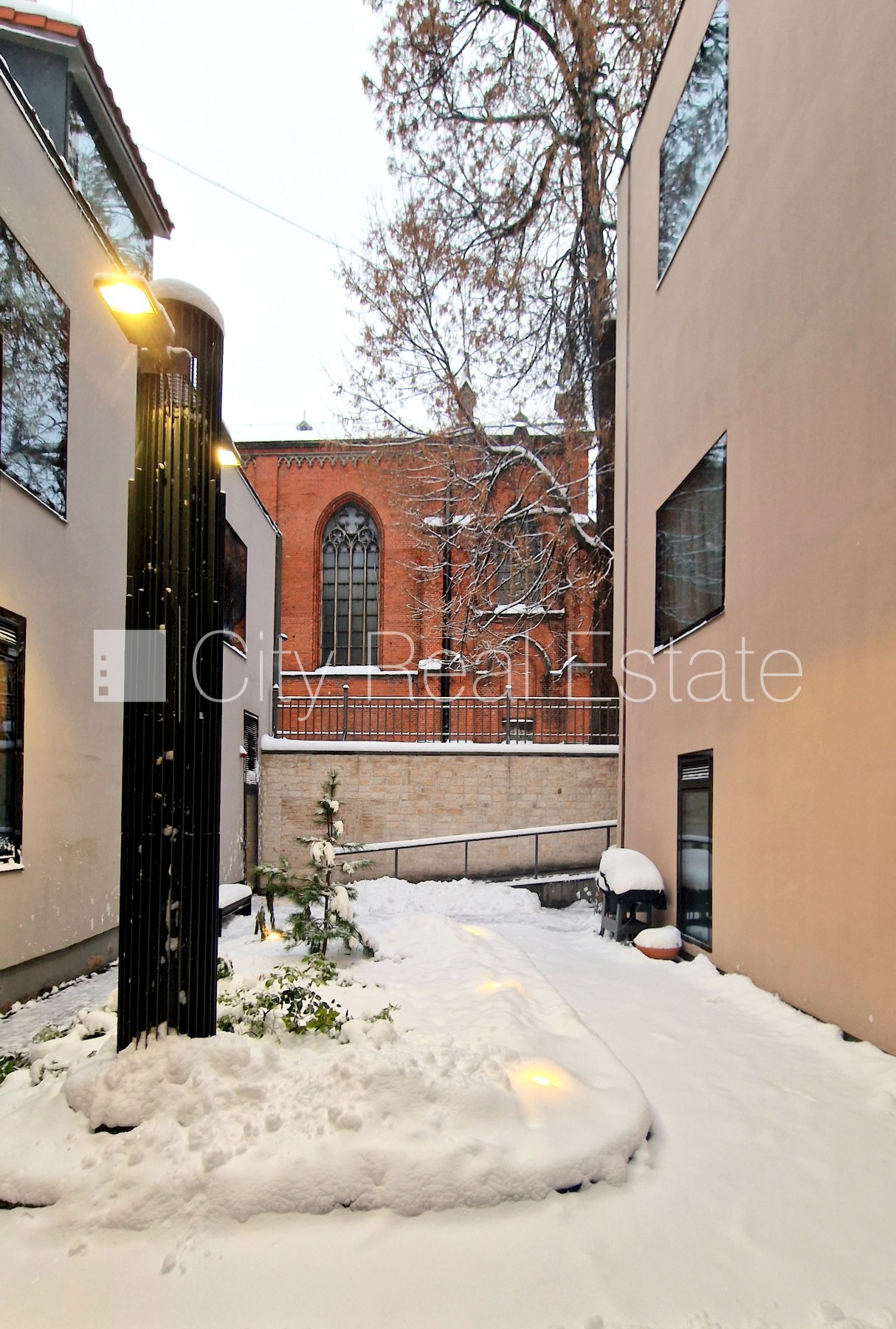 Sludinājumi. Fasādes māja, restaurēta māja, nomainītas inženierkomunikācijas, mainīts Jumta segums, ķieģeļu mūra Cena: 415000 EUR Foto #3