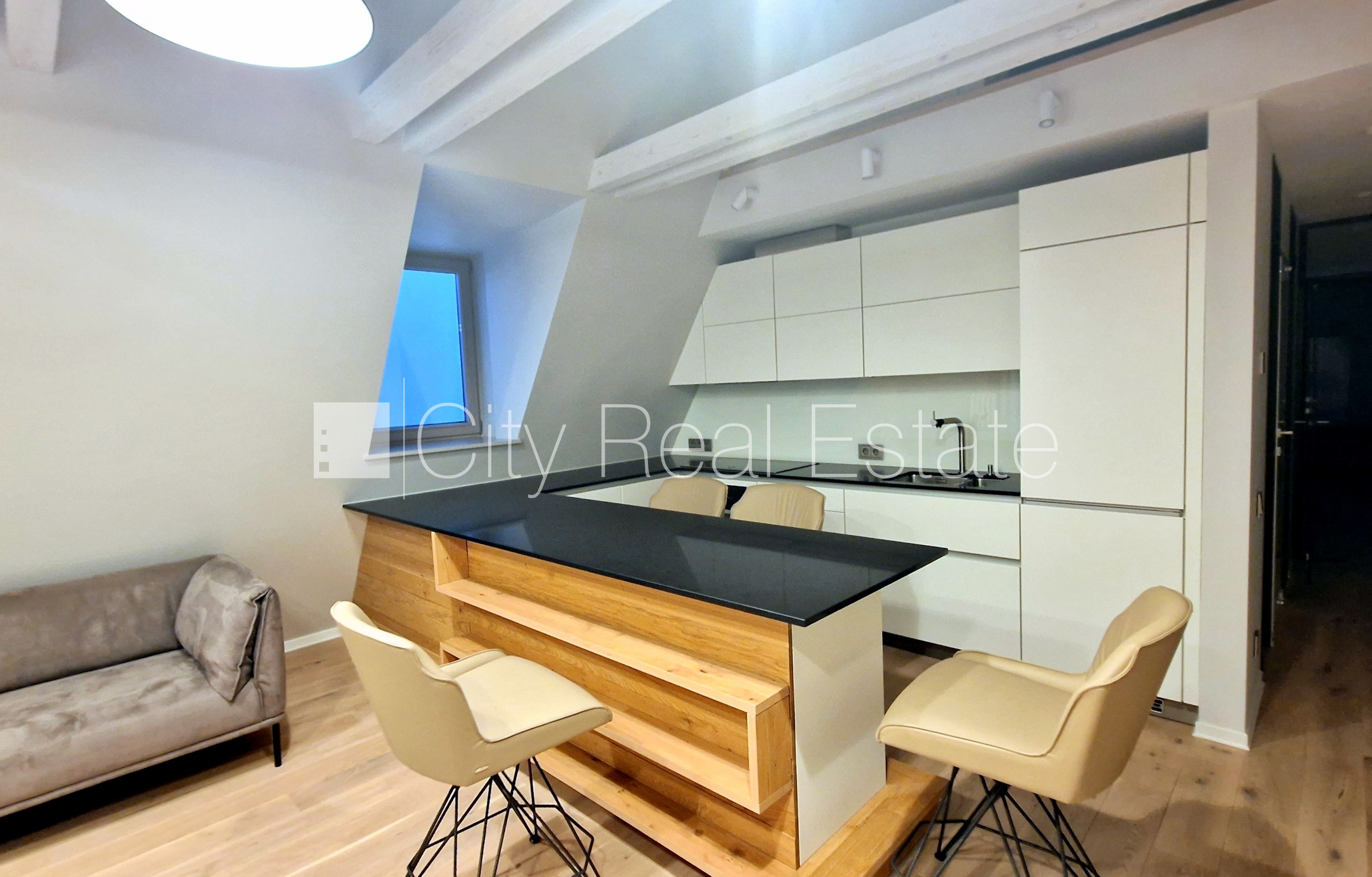 Sludinājumi. Fasādes māja, restaurēta māja, nomainītas inženierkomunikācijas, mainīts Jumta segums, ķieģeļu mūra Cena: 415000 EUR Foto #4