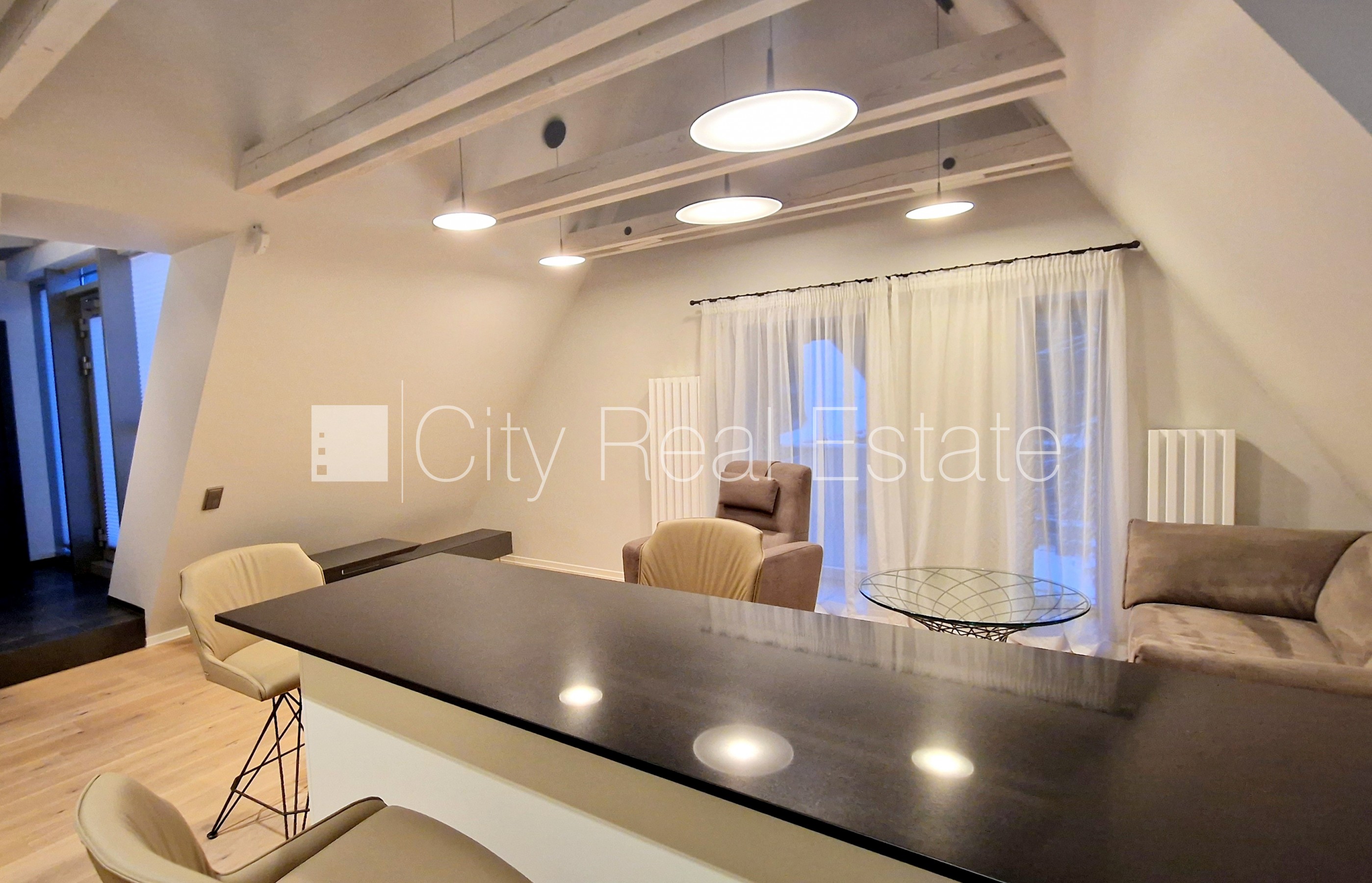 Sludinājumi. Fasādes māja, restaurēta māja, nomainītas inženierkomunikācijas, mainīts Jumta segums, ķieģeļu mūra Cena: 415000 EUR Foto #5