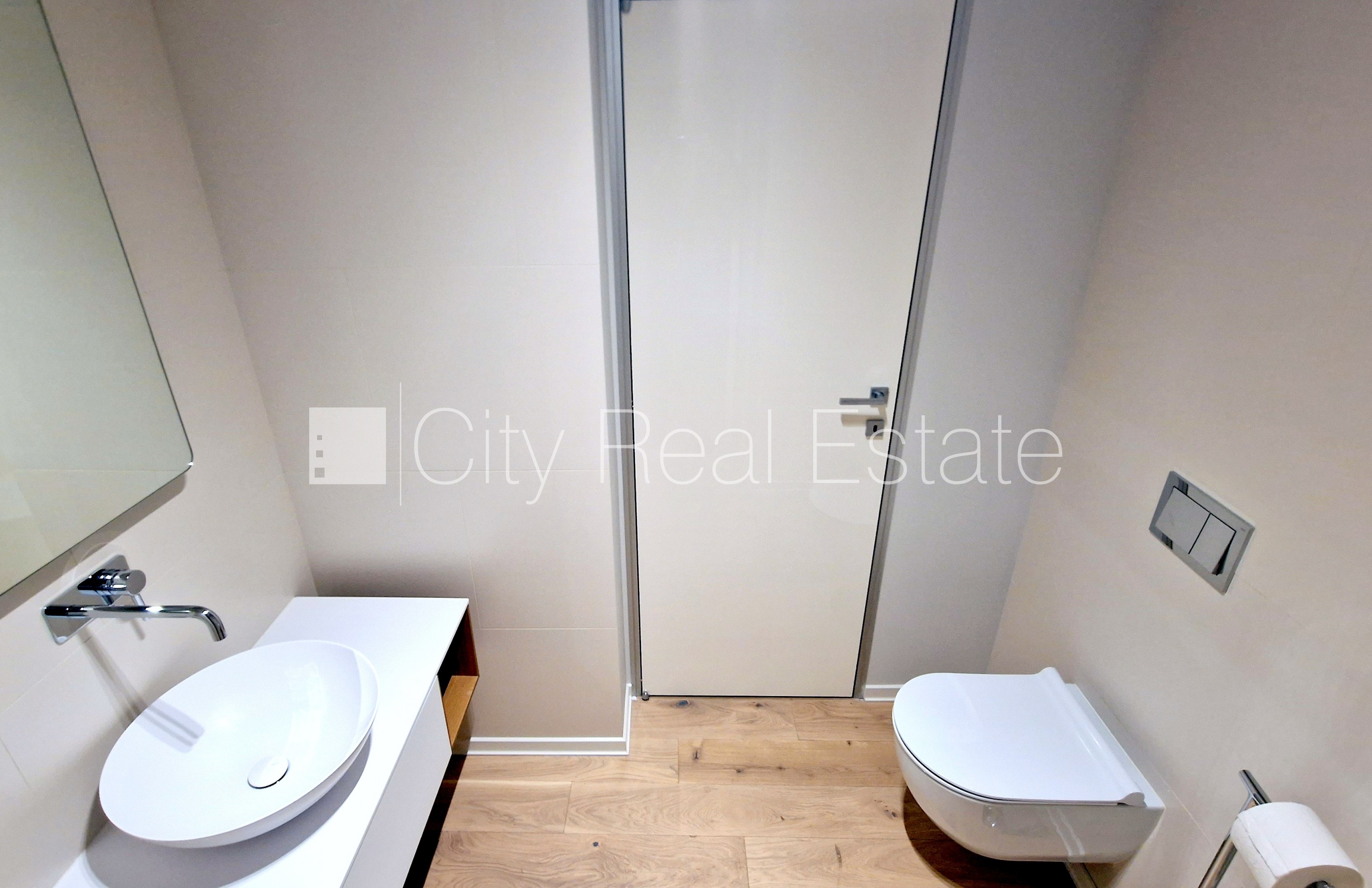 Sludinājumi. Fasādes māja, restaurēta māja, nomainītas inženierkomunikācijas, mainīts Jumta segums, ķieģeļu mūra Cena: 415000 EUR Foto #10