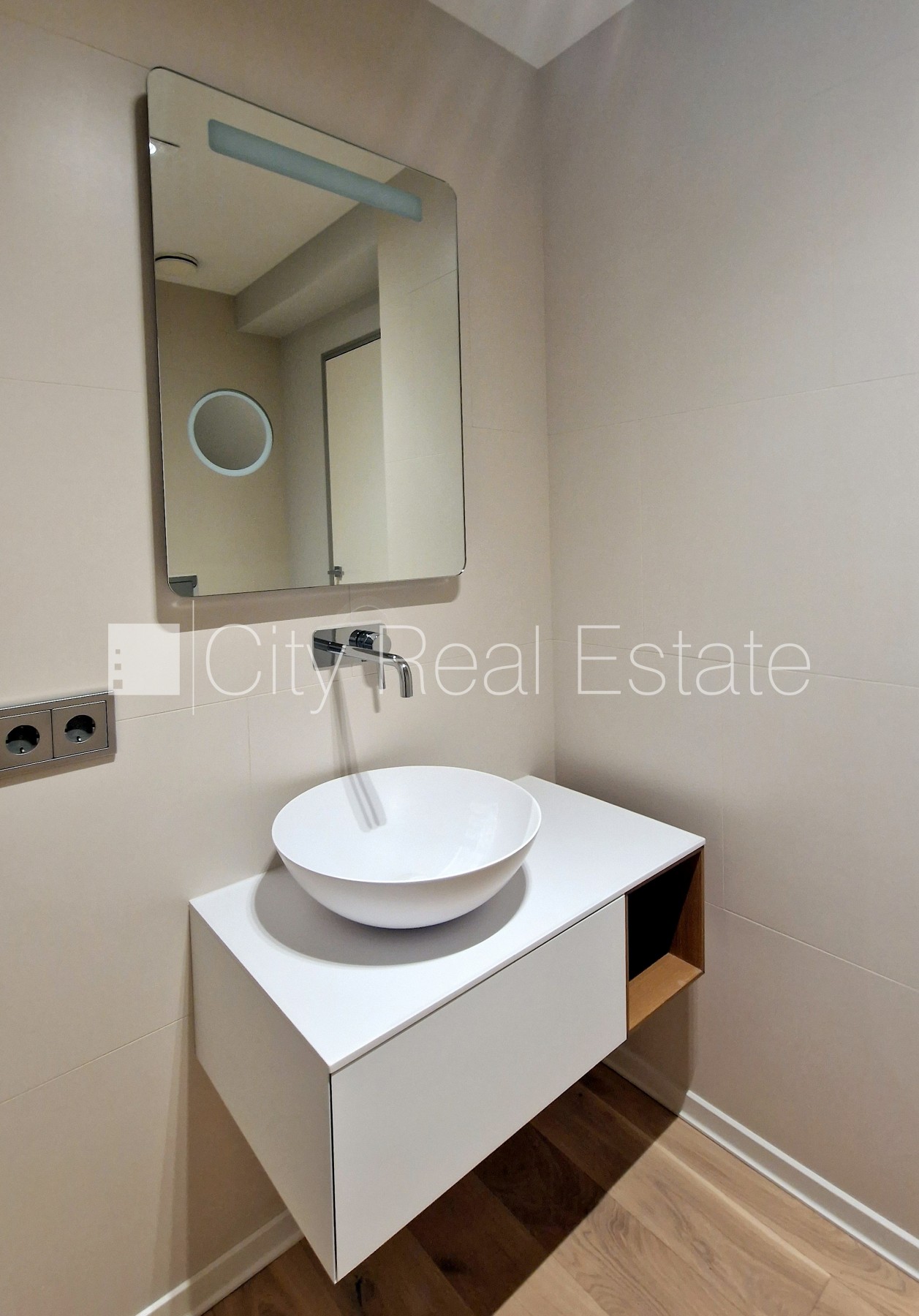 Sludinājumi. Fasādes māja, restaurēta māja, nomainītas inženierkomunikācijas, mainīts Jumta segums, ķieģeļu mūra Cena: 415000 EUR Foto #11