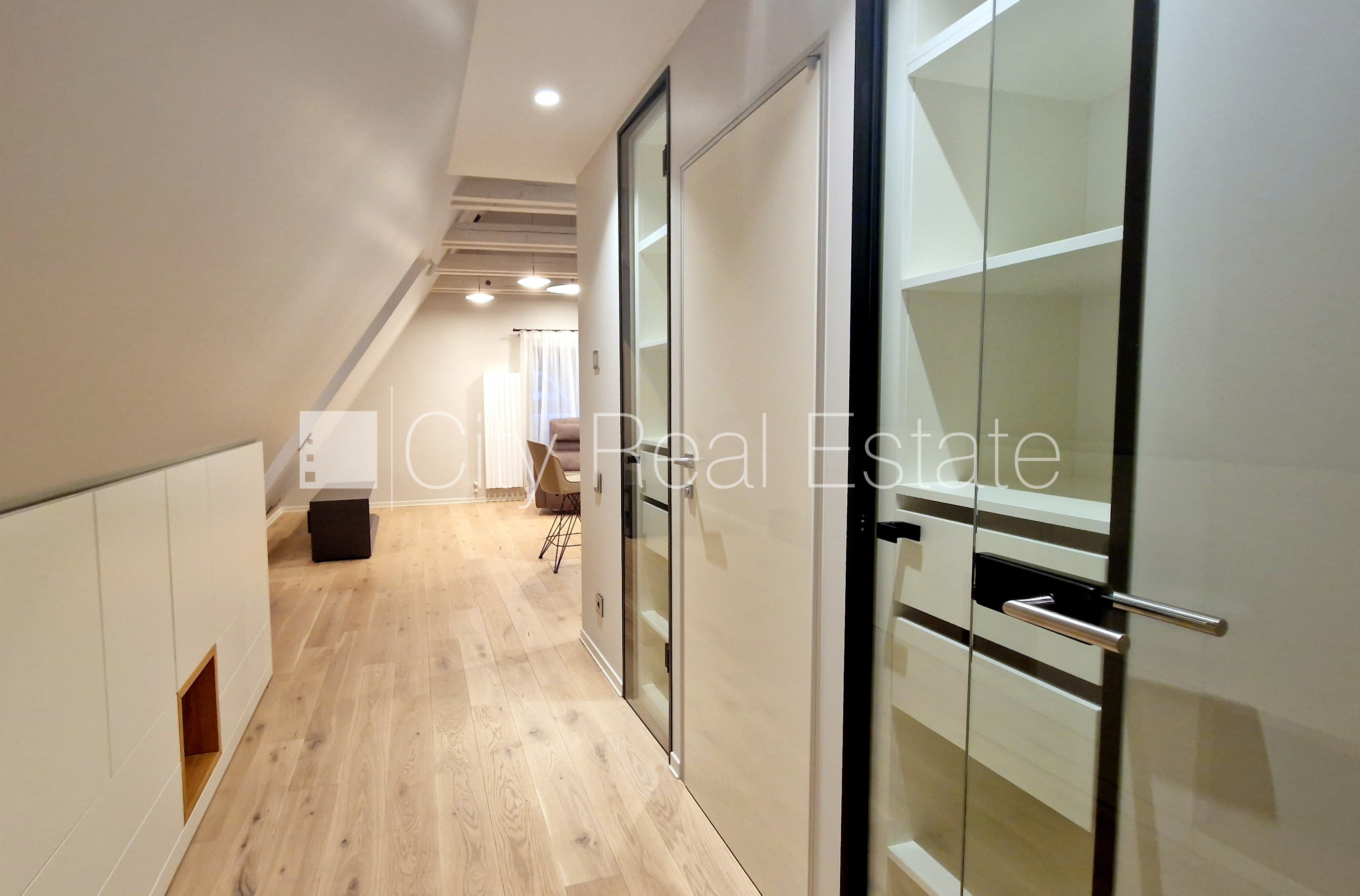 Sludinājumi. Fasādes māja, restaurēta māja, nomainītas inženierkomunikācijas, mainīts Jumta segums, ķieģeļu mūra Cena: 415000 EUR Foto #21