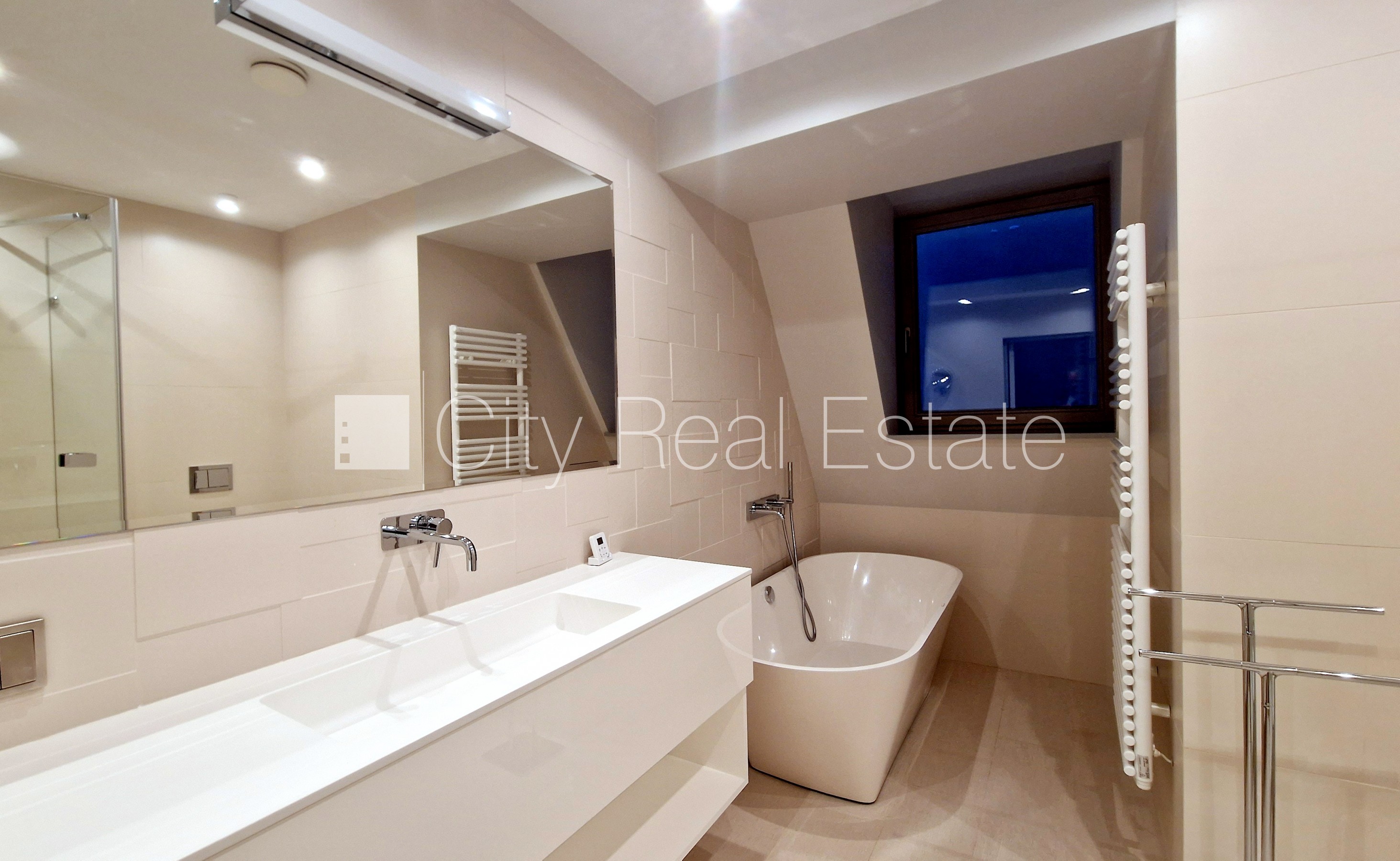 Sludinājumi. Fasādes māja, restaurēta māja, nomainītas inženierkomunikācijas, mainīts Jumta segums, ķieģeļu mūra Cena: 415000 EUR Foto #22