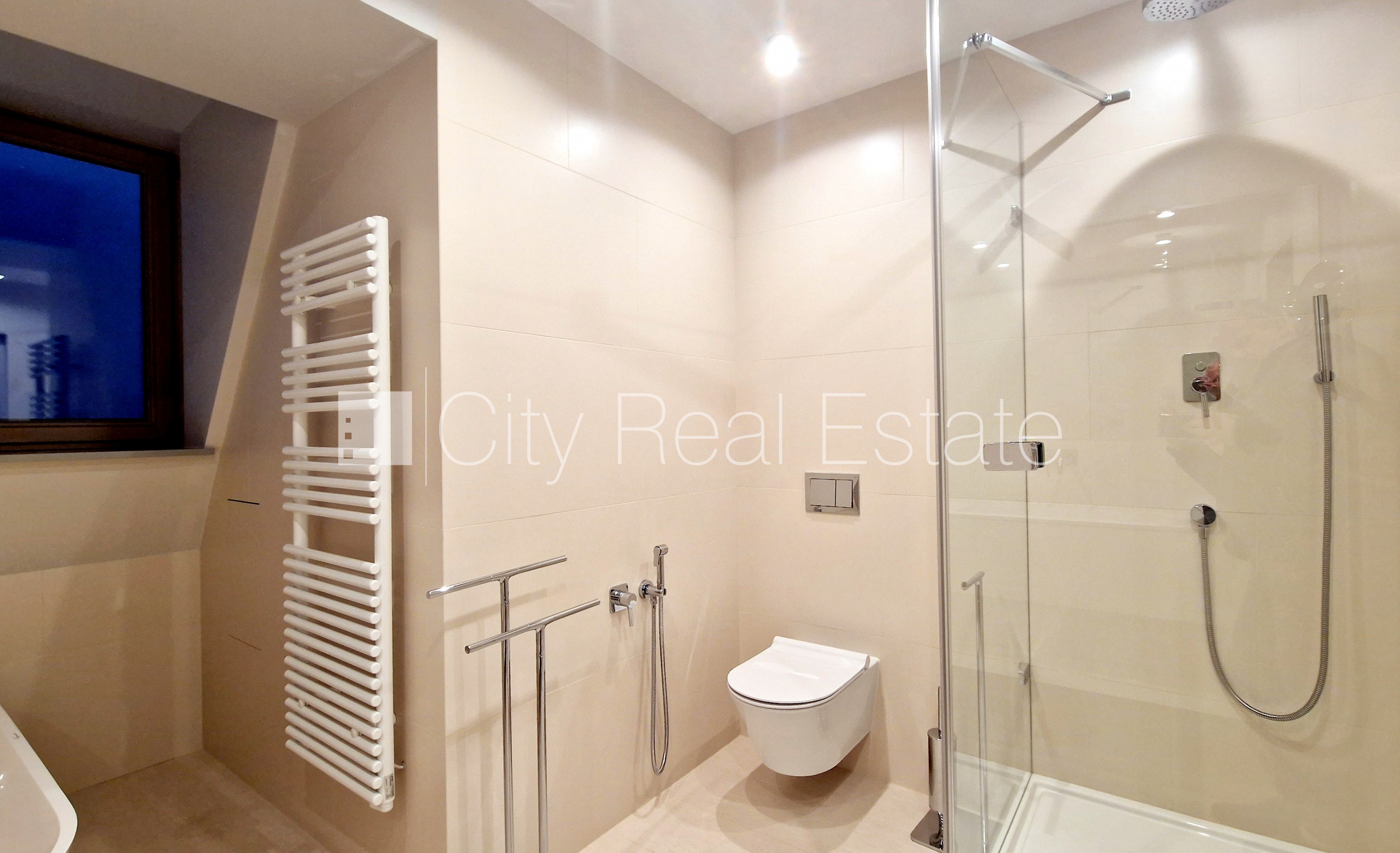 Sludinājumi. Fasādes māja, restaurēta māja, nomainītas inženierkomunikācijas, mainīts Jumta segums, ķieģeļu mūra Cena: 415000 EUR Foto #23