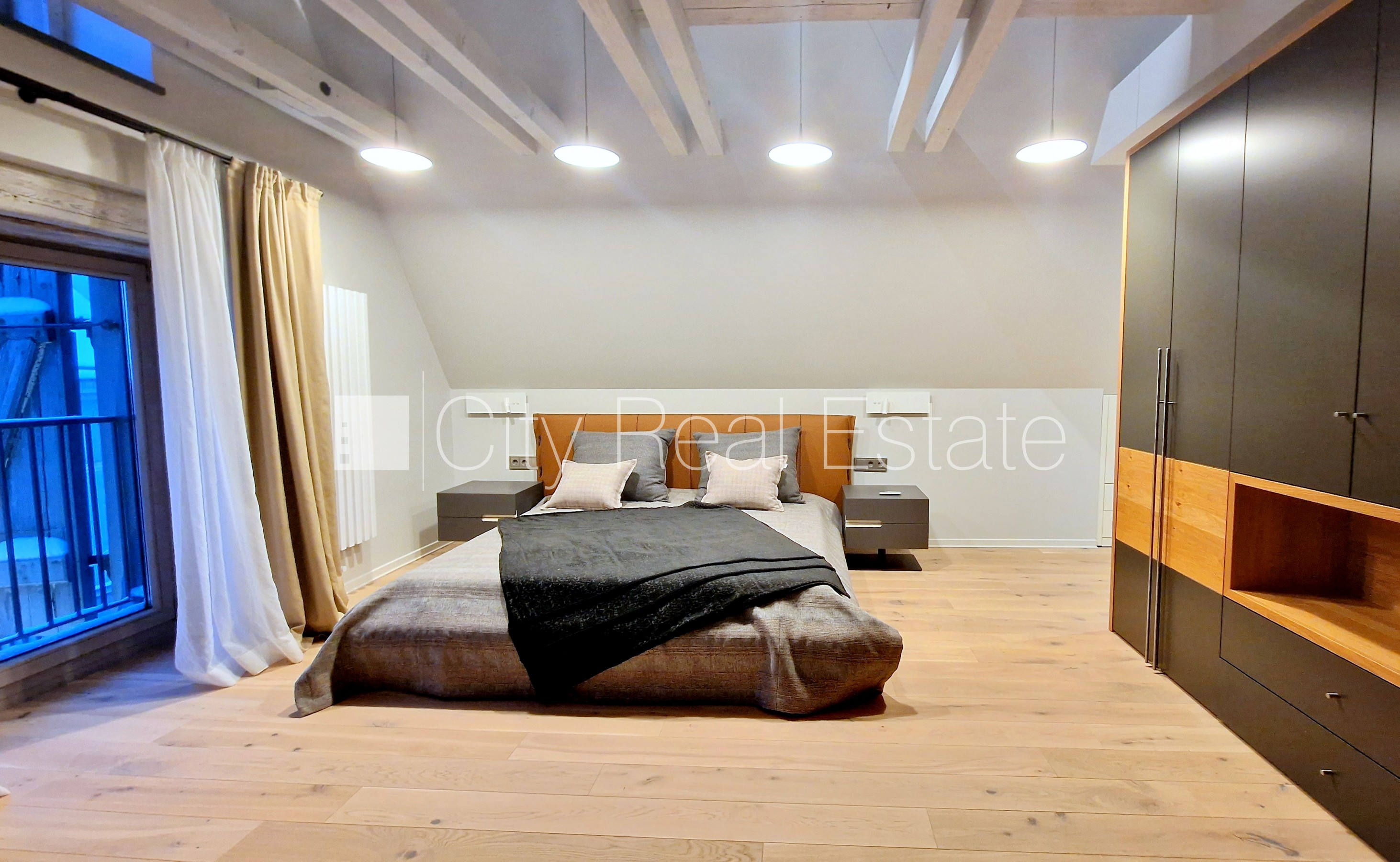 Sludinājumi. Fasādes māja, restaurēta māja, nomainītas inženierkomunikācijas, mainīts Jumta segums, ķieģeļu mūra Cena: 415000 EUR Foto #16