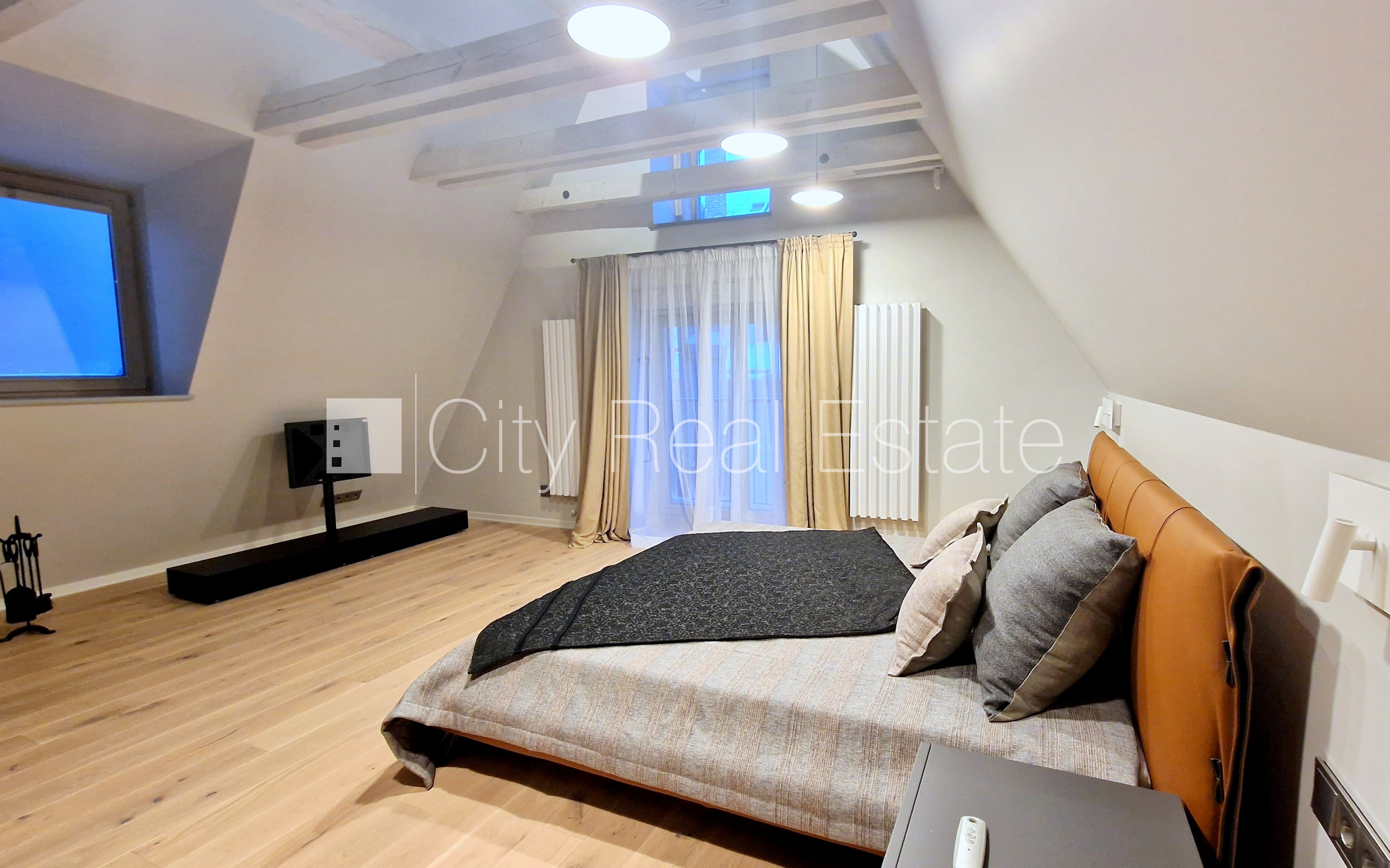 Sludinājumi. Fasādes māja, restaurēta māja, nomainītas inženierkomunikācijas, mainīts Jumta segums, ķieģeļu mūra Cena: 415000 EUR Foto #14