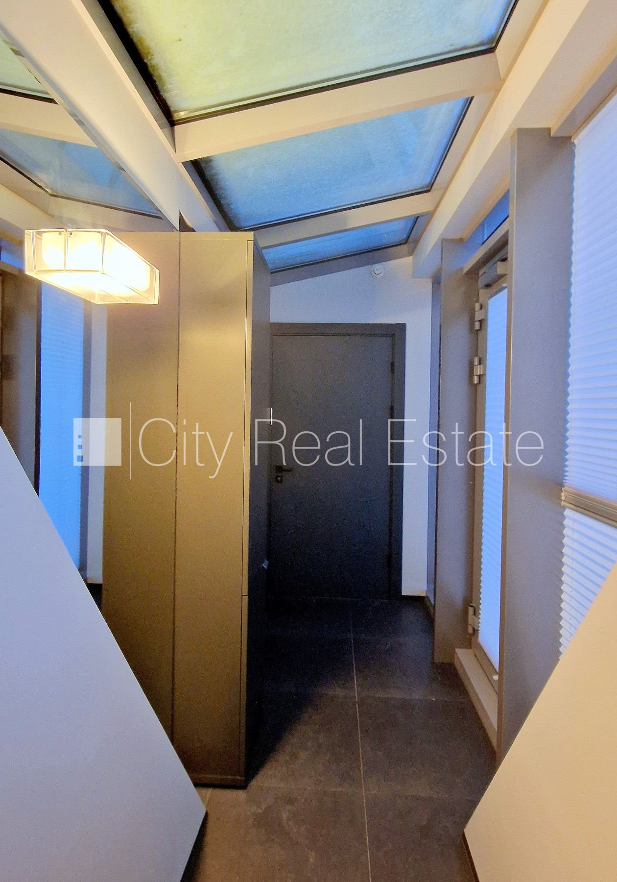 Sludinājumi. Fasādes māja, restaurēta māja, nomainītas inženierkomunikācijas, mainīts Jumta segums, ķieģeļu mūra Cena: 415000 EUR Foto #25