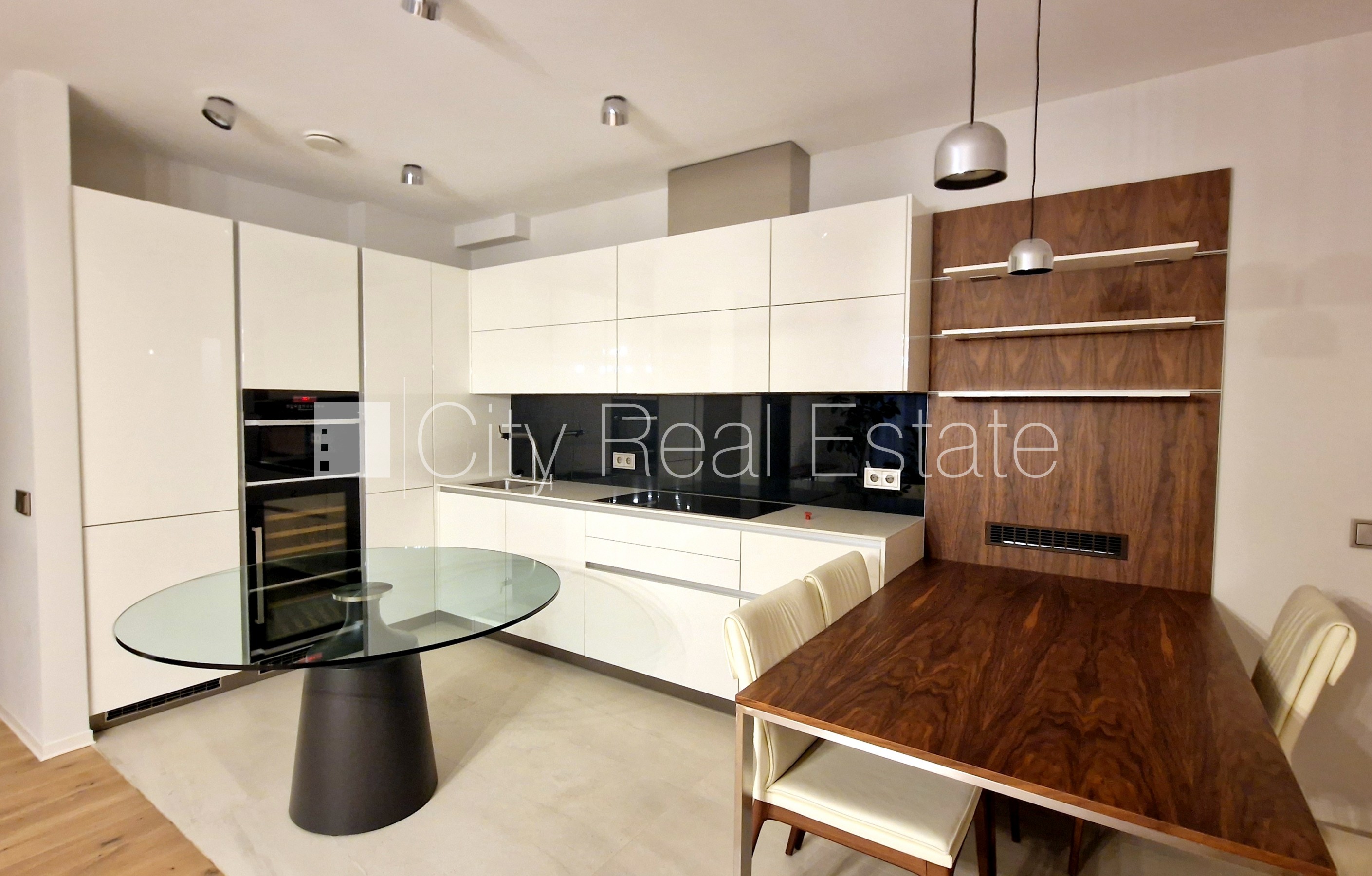 Sludinājumi. Jaunceltne, fasādes māja, restaurēta māja, nomainītas inženierkomunikācijas, mainīts Jumta segums, Cena: 970000 EUR Foto #5