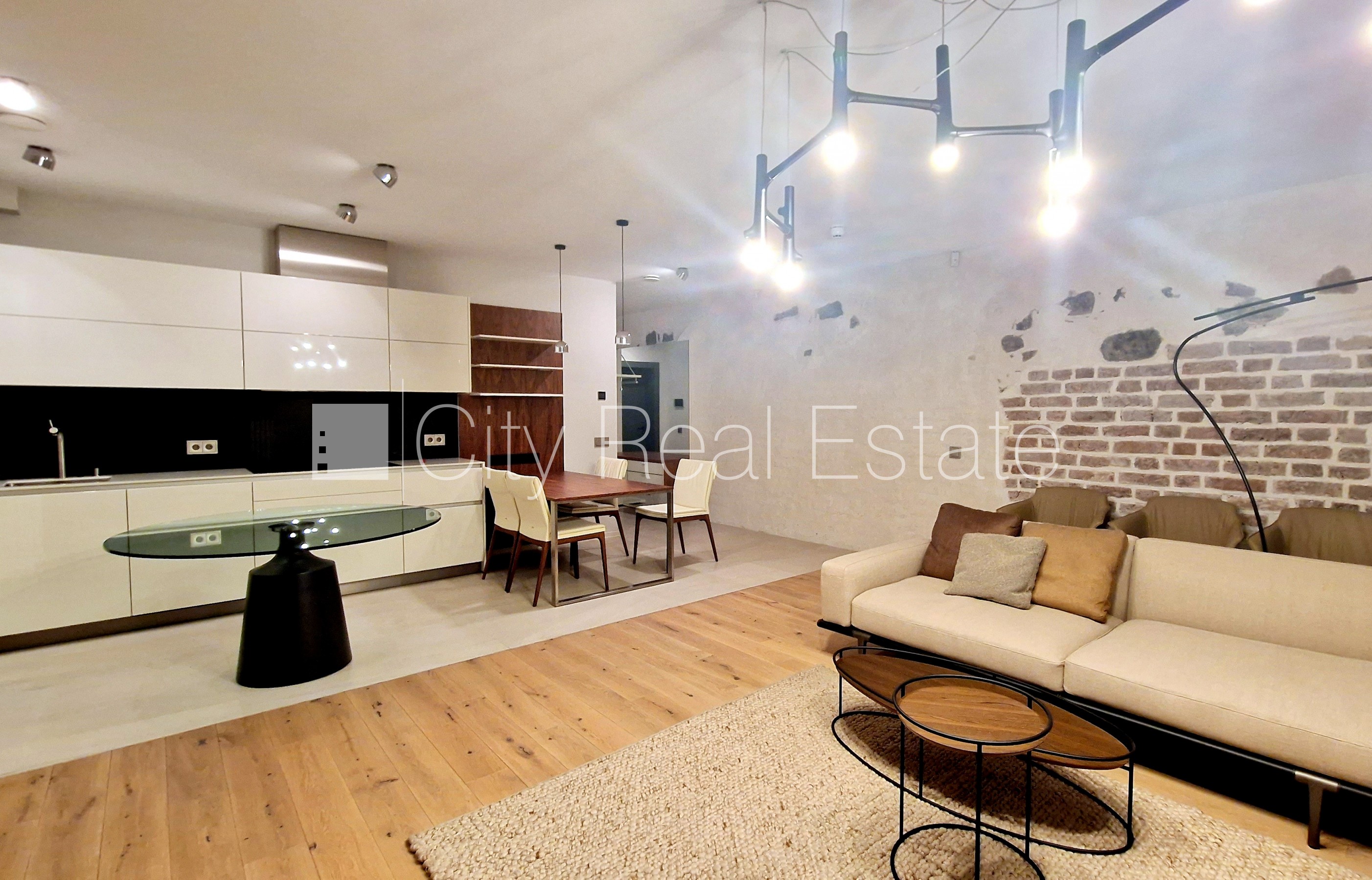 Sludinājumi. Jaunceltne, fasādes māja, restaurēta māja, nomainītas inženierkomunikācijas, mainīts Jumta segums, Cena: 970000 EUR Foto #3