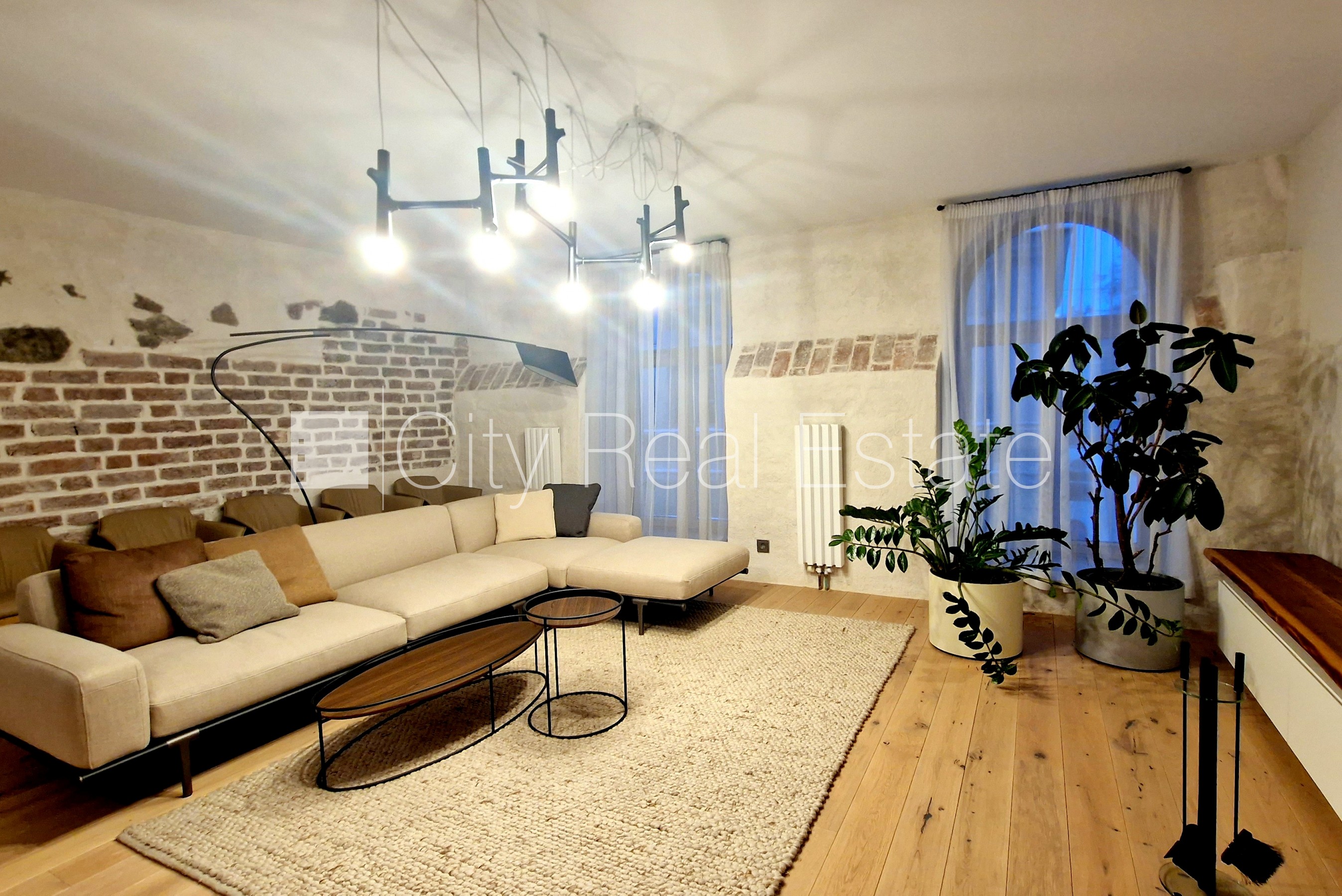 Sludinājumi. Jaunceltne, fasādes māja, restaurēta māja, nomainītas inženierkomunikācijas, mainīts Jumta segums, Cena: 970000 EUR Foto #1