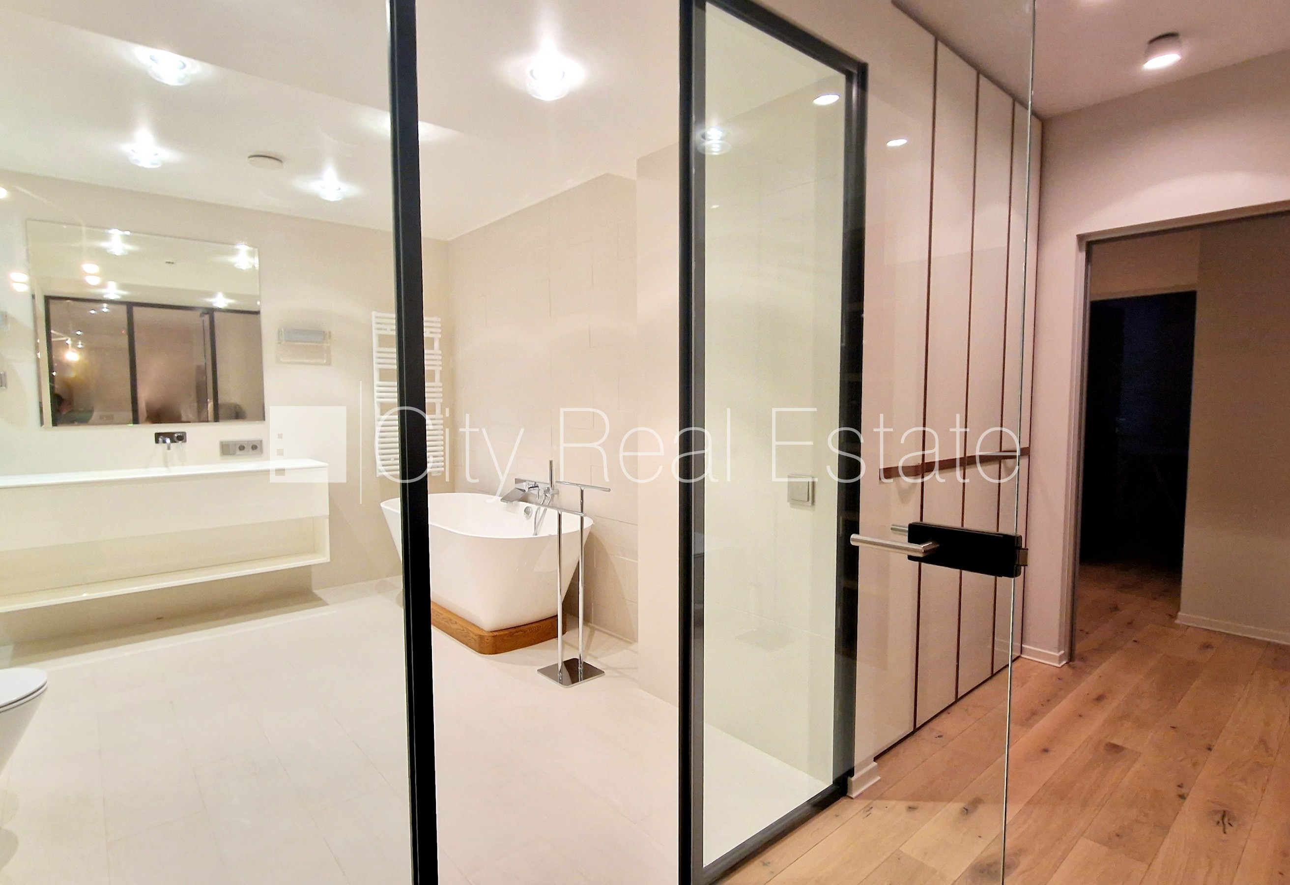 Sludinājumi. Jaunceltne, fasādes māja, restaurēta māja, nomainītas inženierkomunikācijas, mainīts Jumta segums, Cena: 970000 EUR Foto #11