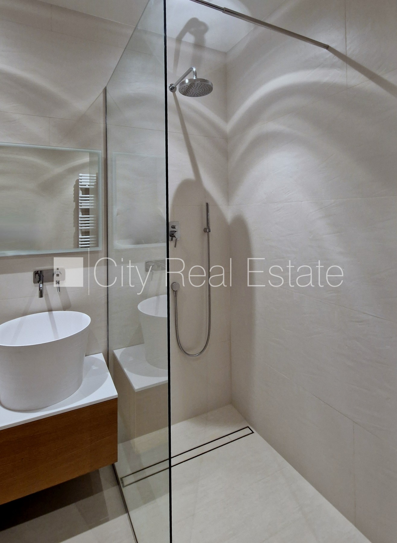 Sludinājumi. Jaunceltne, fasādes māja, restaurēta māja, nomainītas inženierkomunikācijas, mainīts Jumta segums, Cena: 970000 EUR Foto #23