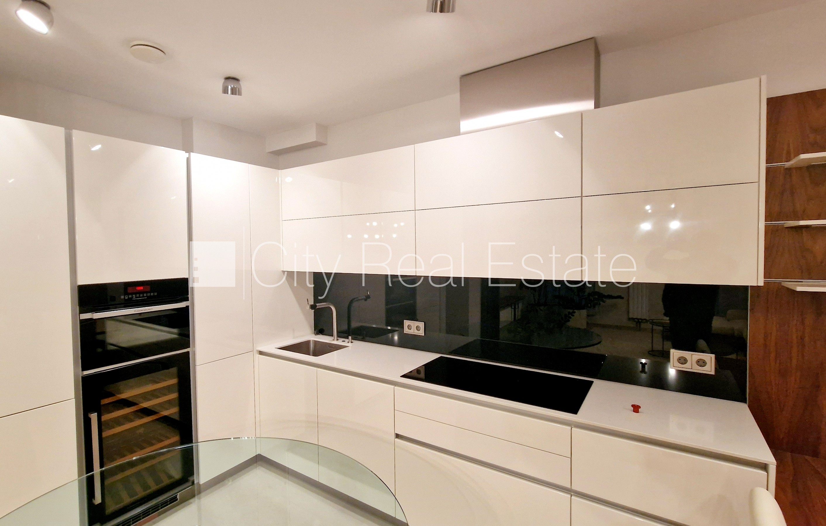 Sludinājumi. Jaunceltne, fasādes māja, restaurēta māja, nomainītas inženierkomunikācijas, mainīts Jumta segums, Cena: 970000 EUR Foto #7