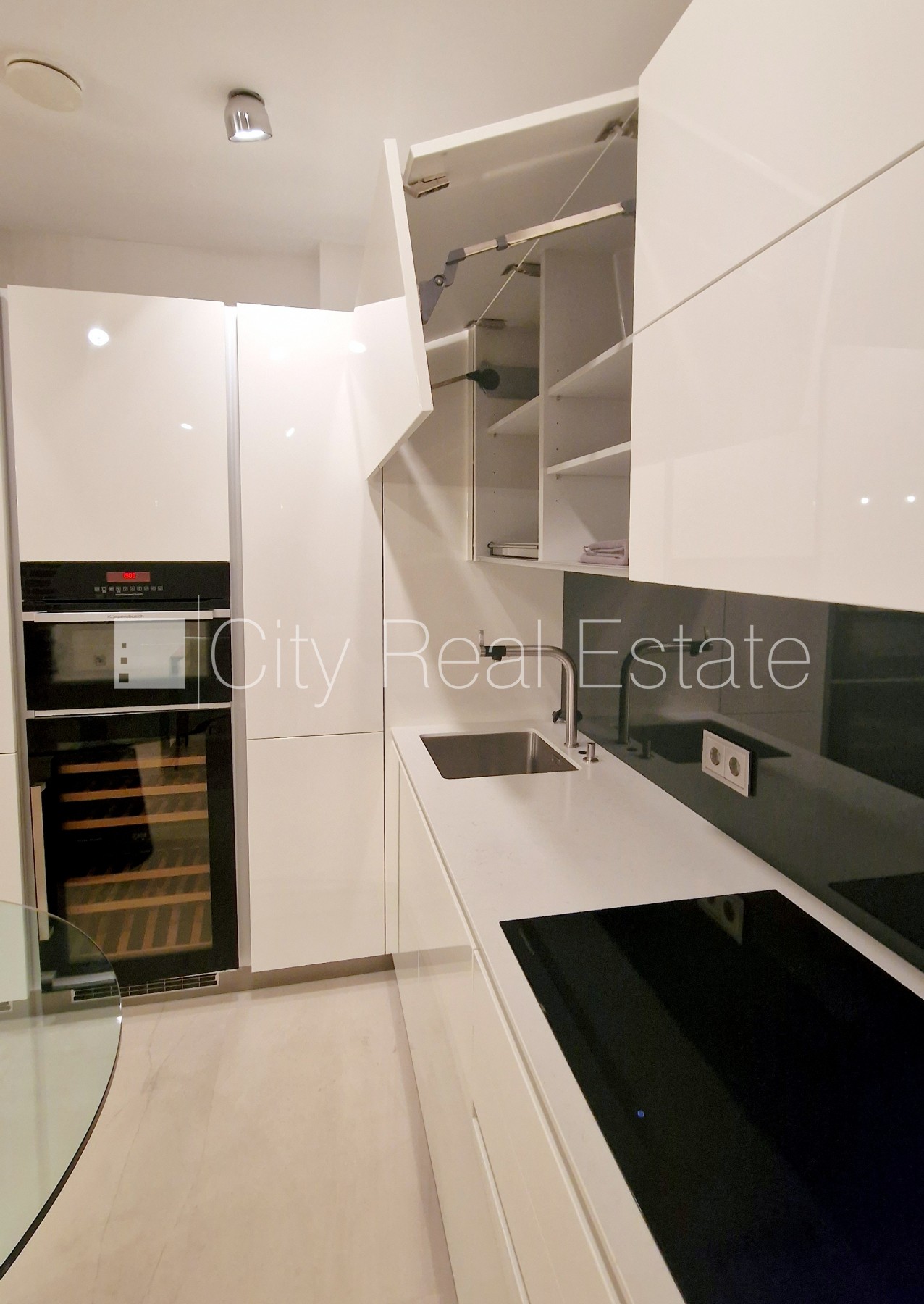 Sludinājumi. Jaunceltne, fasādes māja, restaurēta māja, nomainītas inženierkomunikācijas, mainīts Jumta segums, Cena: 970000 EUR Foto #6