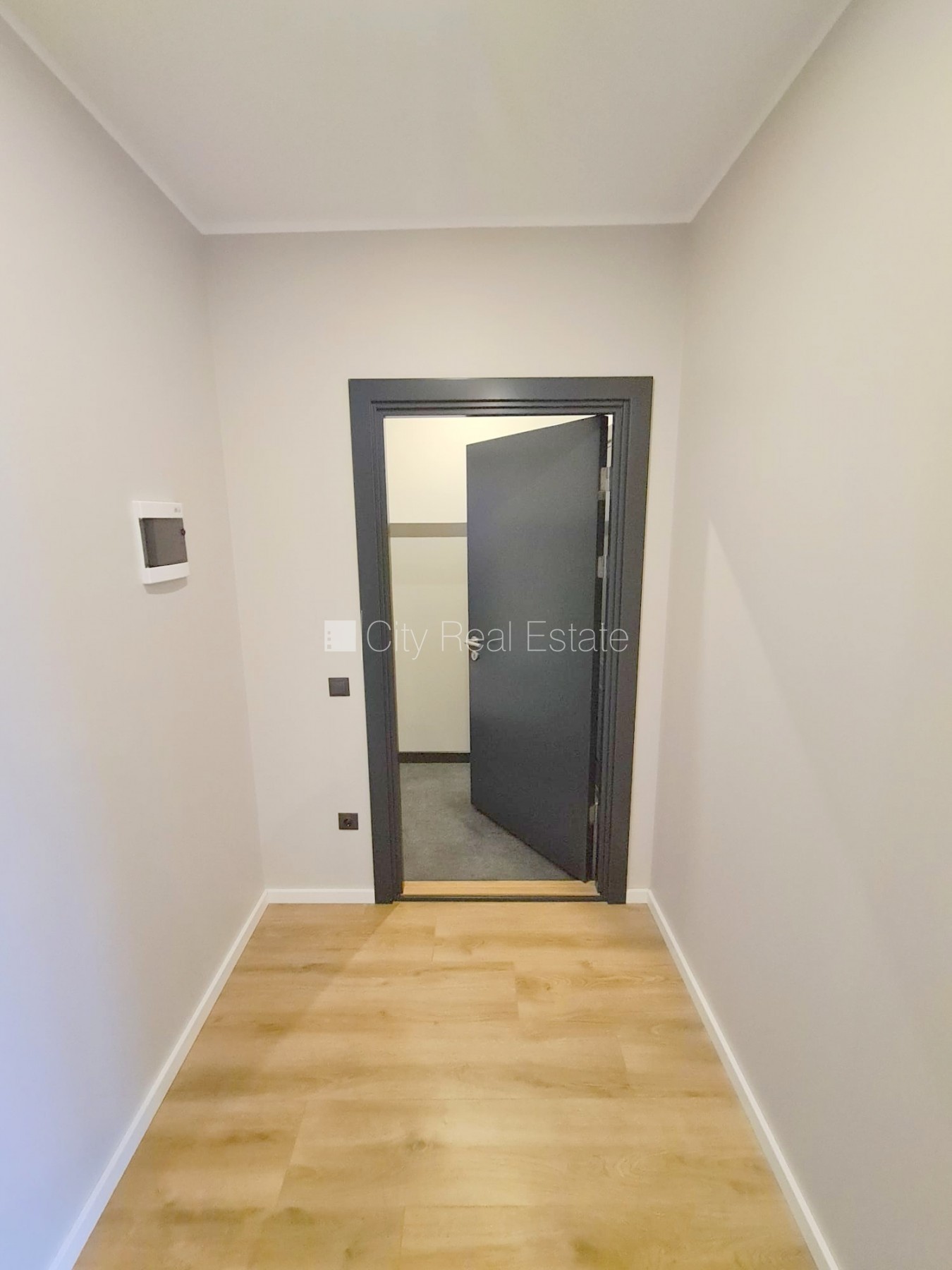 Sludinājumi. Fasādes māja, renovēta māja, slēgts pagalms, ieeja no ielas un pagalma, kāpņu telpa pēc kapitālā Cena: 400 EUR/mēn Foto #9