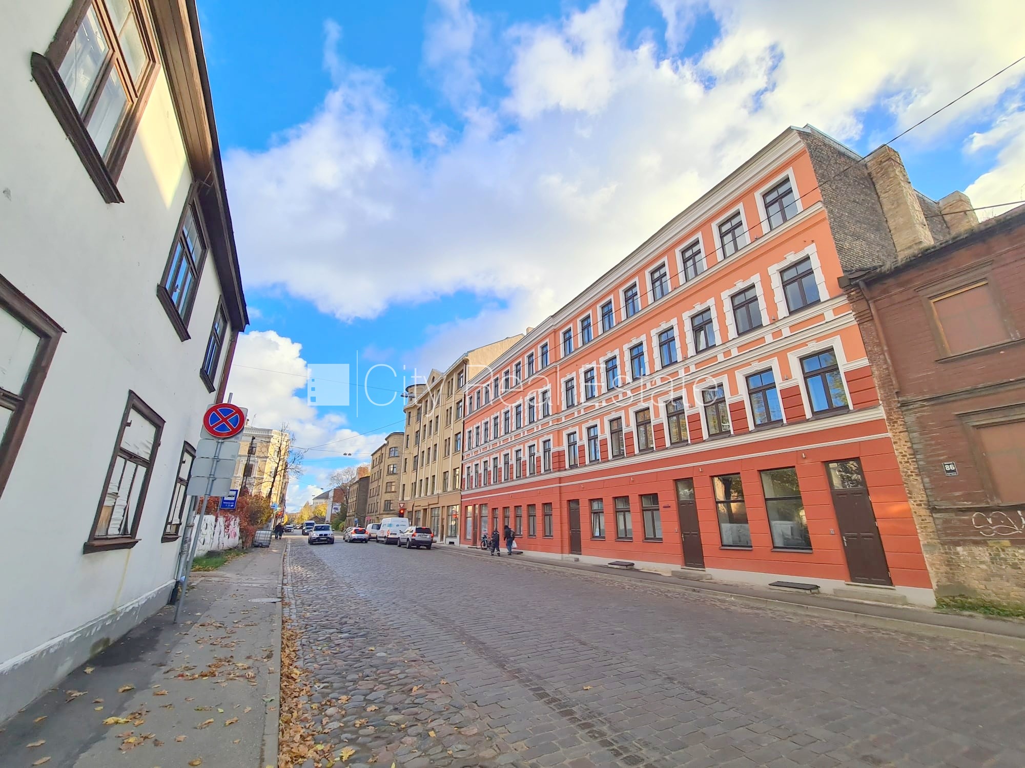 Sludinājumi. Fasādes māja, renovēta māja, slēgts pagalms, ieeja no ielas un pagalma, kāpņu telpa pēc kapitālā Cena: 400 EUR/mēn Foto #13