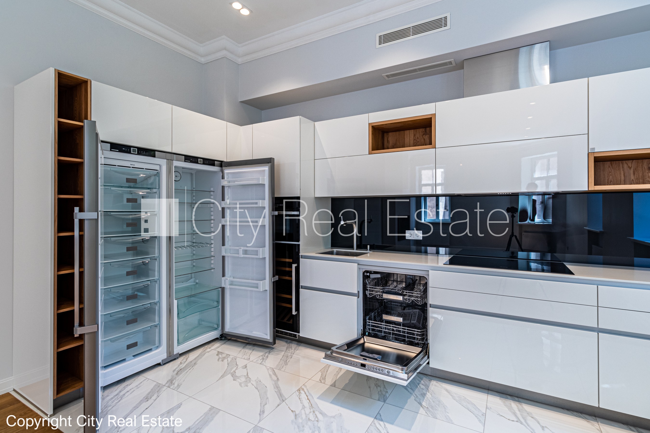 Sludinājumi. Renovēta māja, slēgts pagalms, iespēja nomāt autostāvvietu, apsargāta autostāvvieta, apsargāts Cena: 498000 EUR Foto #2