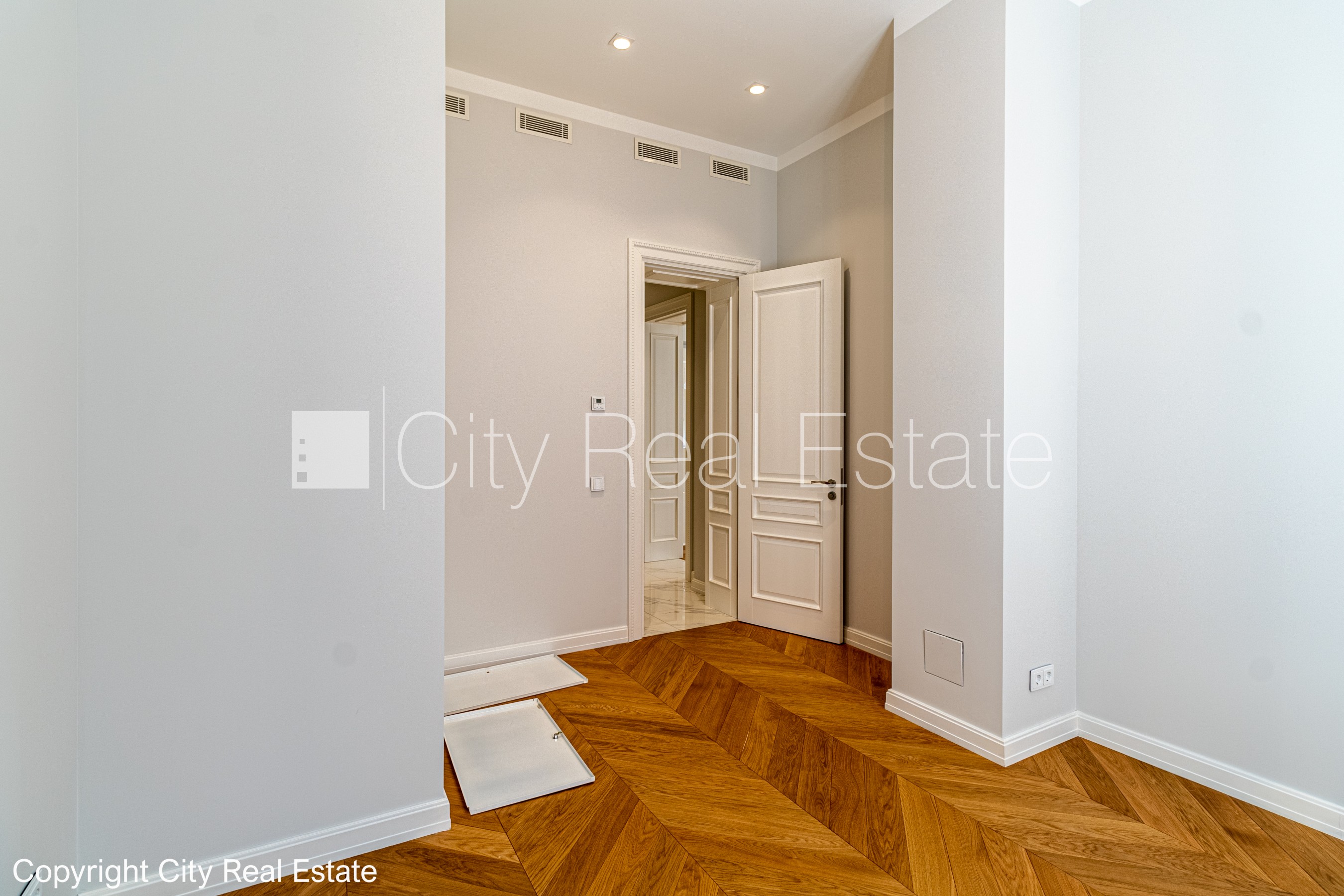 Sludinājumi. Renovēta māja, slēgts pagalms, iespēja nomāt autostāvvietu, apsargāta autostāvvieta, apsargāts Cena: 498000 EUR Foto #9