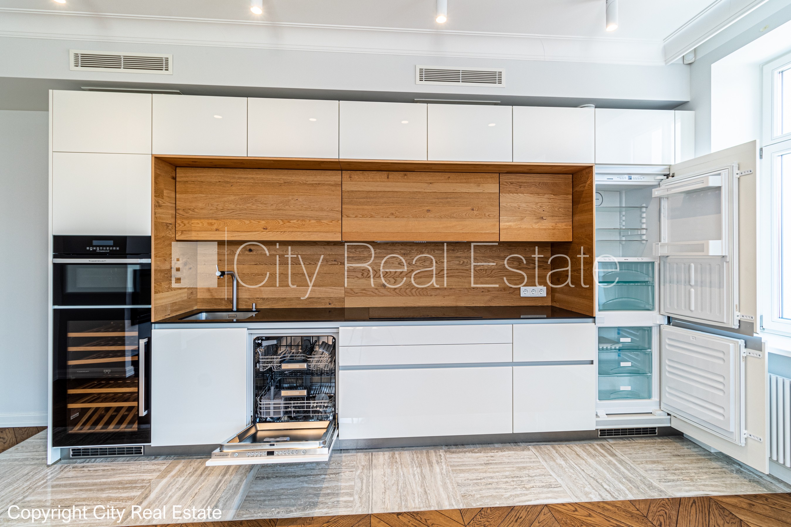 Sludinājumi. Renovēta māja, slēgts pagalms, iespēja nomāt autostāvvietu, apsargāta autostāvvieta, apsargāts Cena: 525000 EUR Foto #3