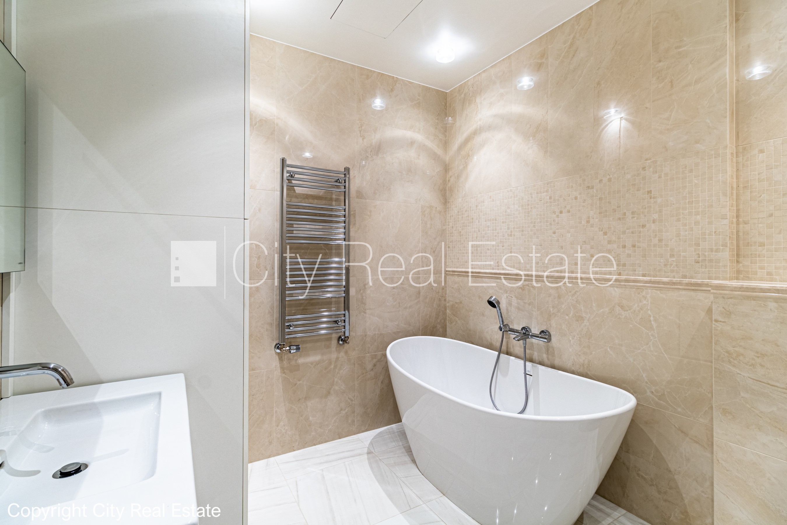 Sludinājumi. Renovēta māja, slēgts pagalms, iespēja nomāt autostāvvietu, apsargāta autostāvvieta, apsargāts Cena: 525000 EUR Foto #9