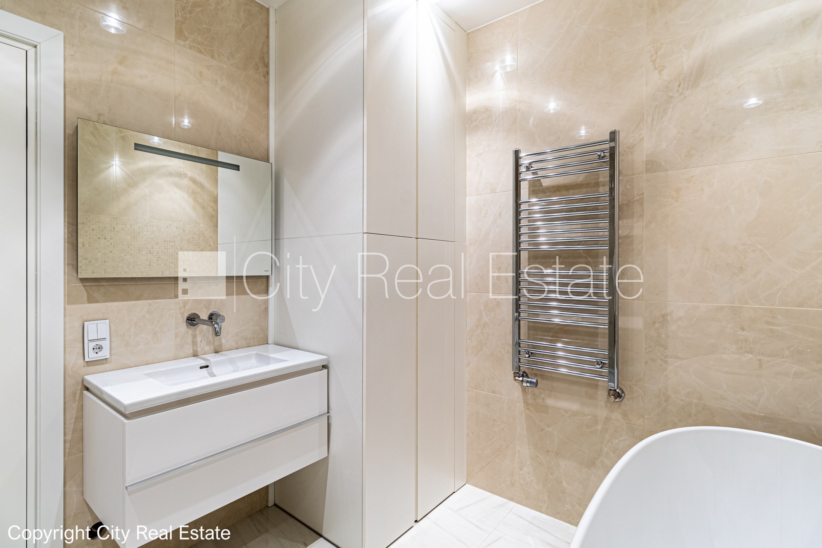 Sludinājumi. Renovēta māja, slēgts pagalms, iespēja nomāt autostāvvietu, apsargāta autostāvvieta, apsargāts Cena: 525000 EUR Foto #10