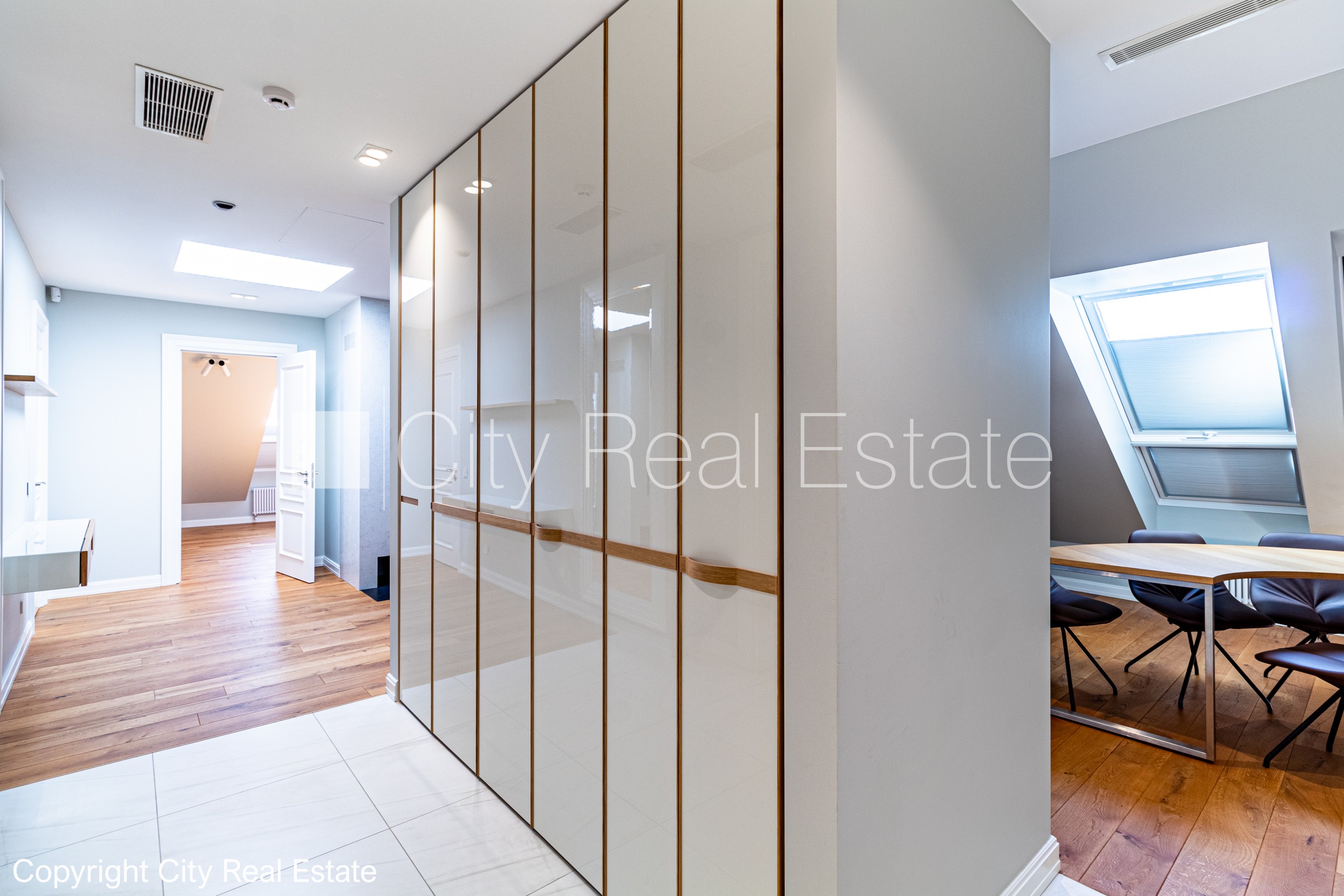 Объявление. Реновированный дом, закрытый двор, возможность аренды парковки, охраняемая автостоянка, охраняемый Цена: 520000 EUR Foto #5