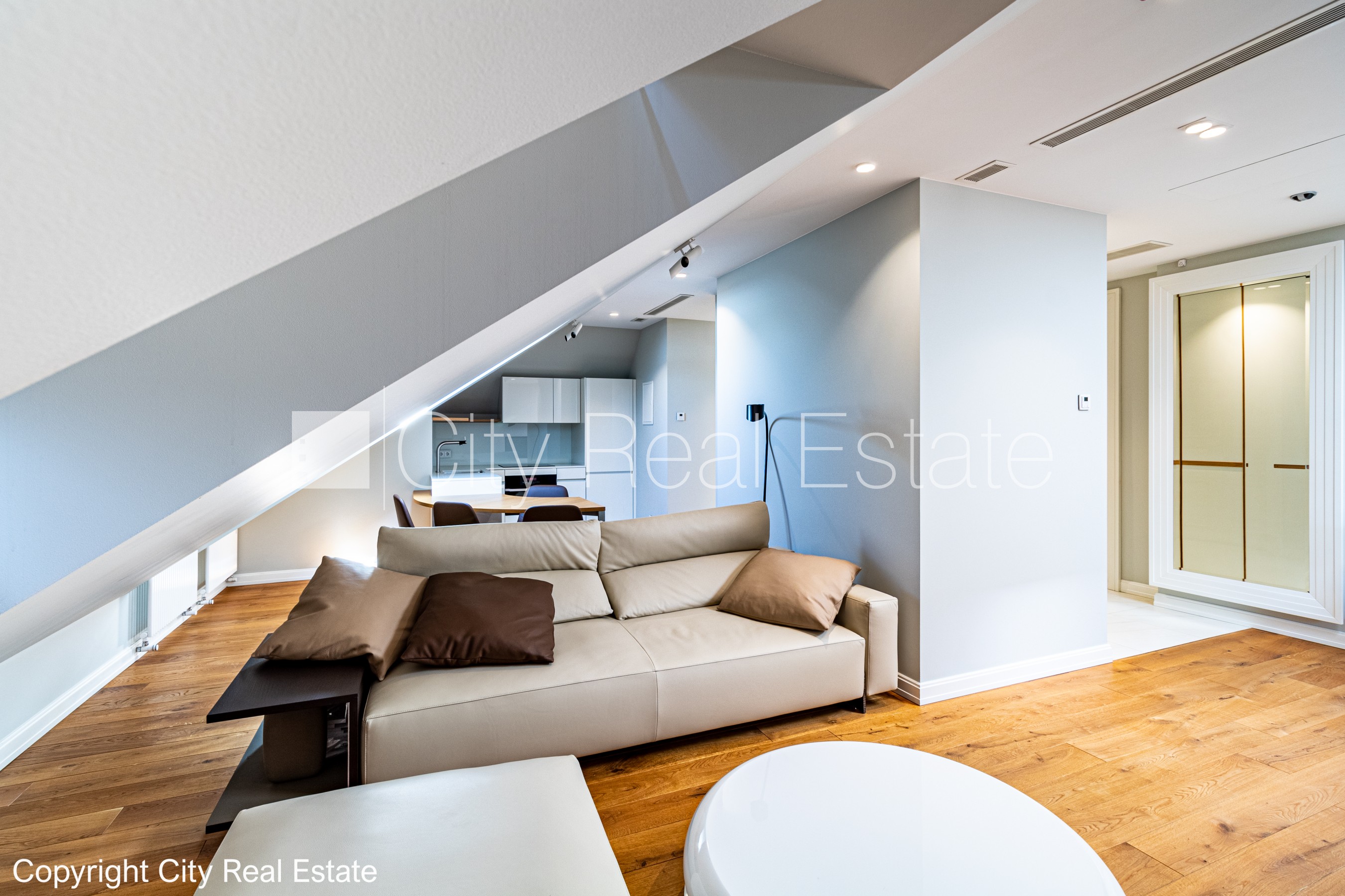 Объявление. Реновированный дом, закрытый двор, возможность аренды парковки, охраняемая автостоянка, охраняемый Цена: 520000 EUR Foto #1