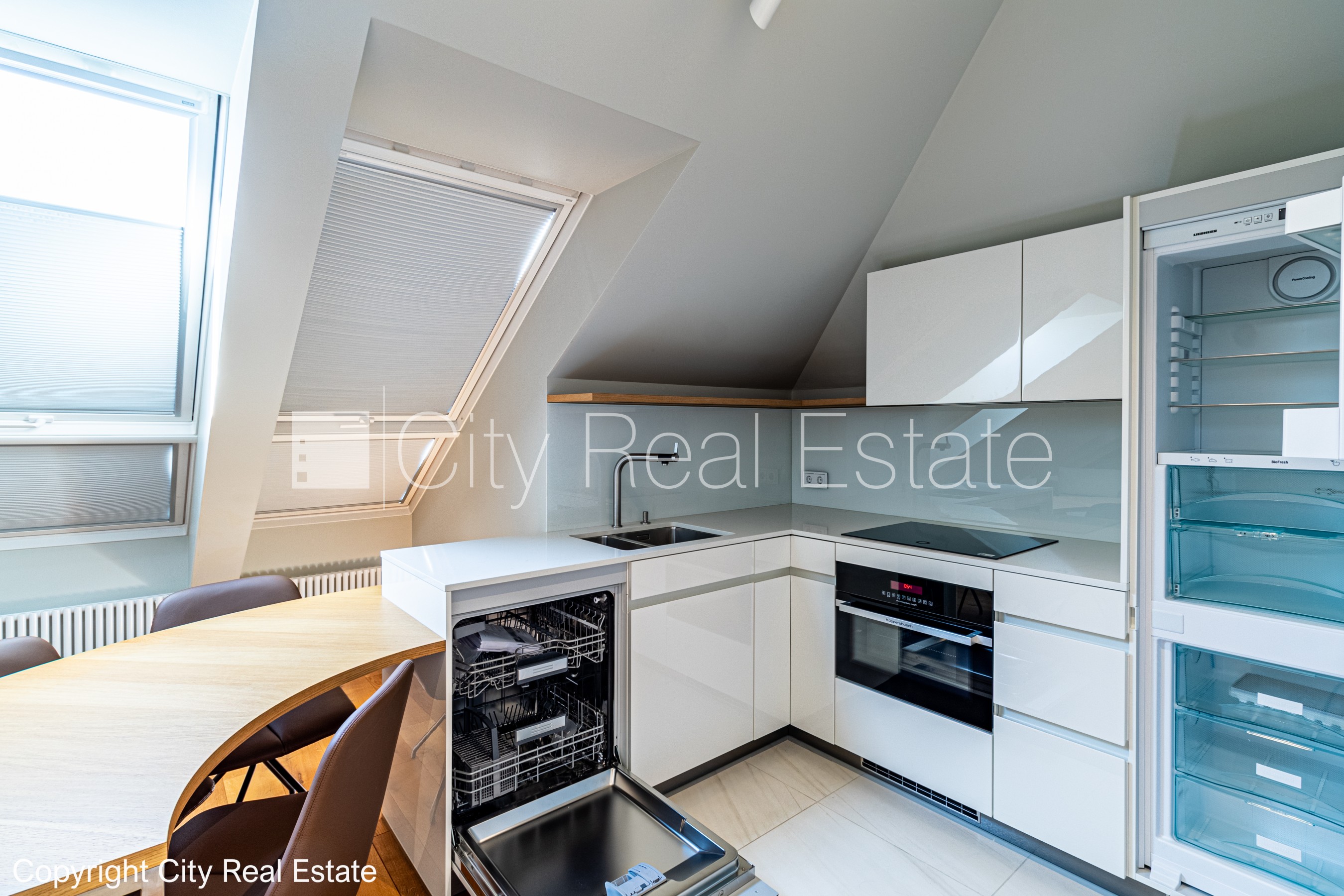 Объявление. Реновированный дом, закрытый двор, возможность аренды парковки, охраняемая автостоянка, охраняемый Цена: 520000 EUR Foto #4