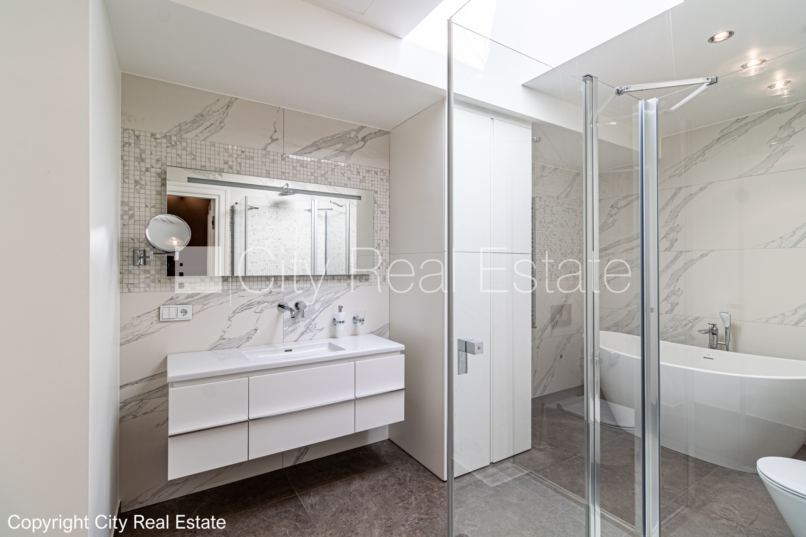 Объявление. Реновированный дом, закрытый двор, возможность аренды парковки, охраняемая автостоянка, охраняемый Цена: 520000 EUR Foto #11