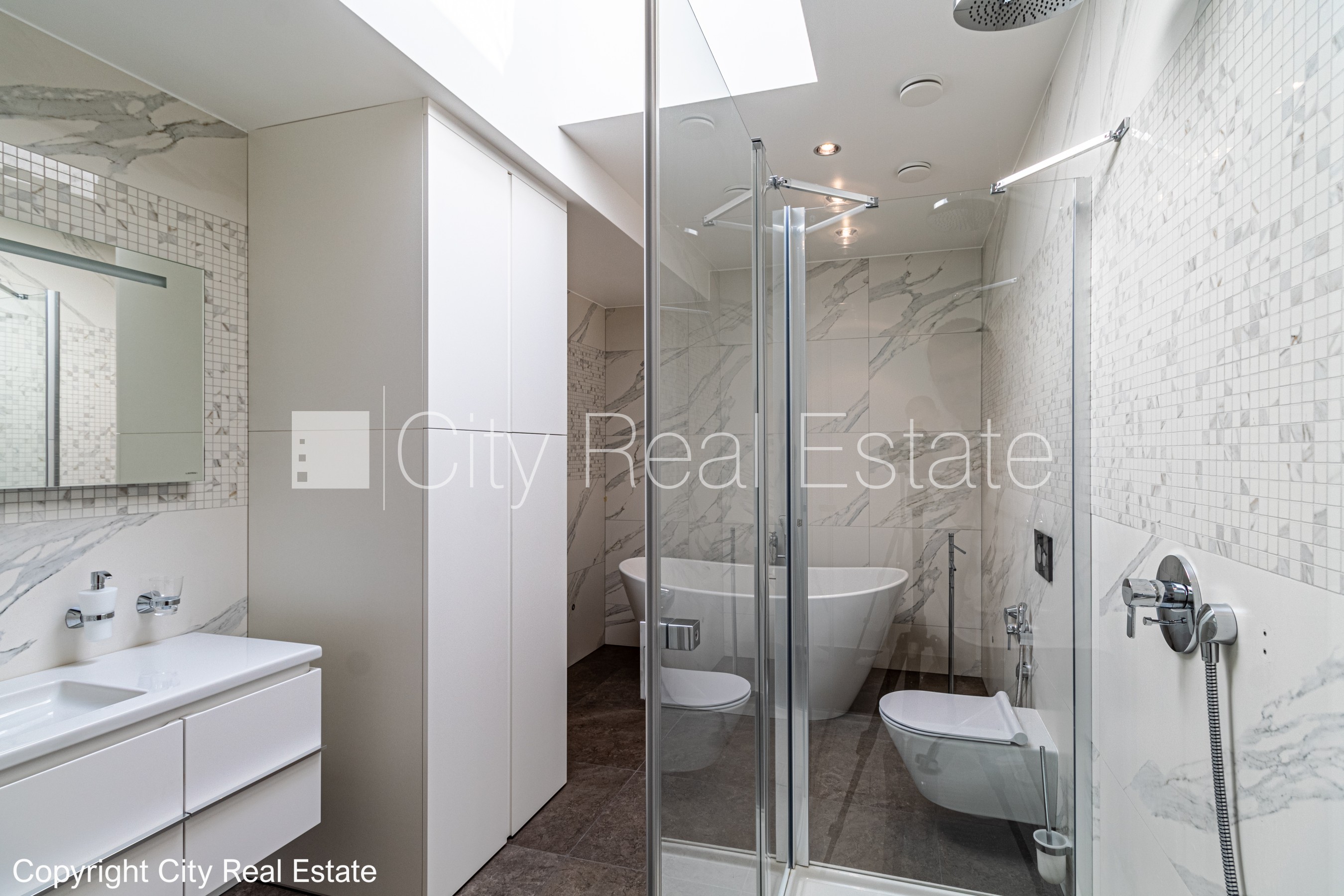 Объявление. Реновированный дом, закрытый двор, возможность аренды парковки, охраняемая автостоянка, охраняемый Цена: 520000 EUR Foto #12