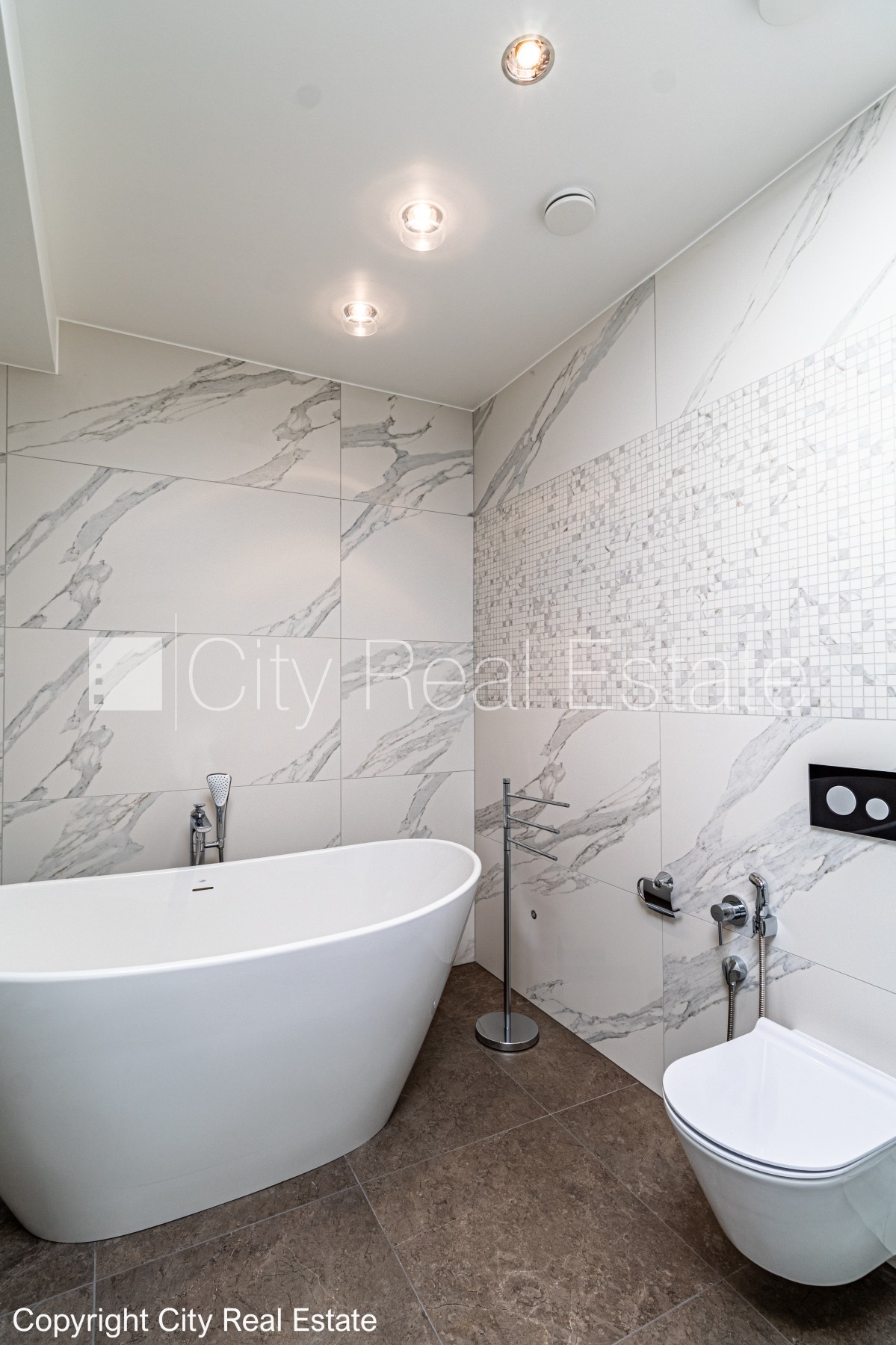 Объявление. Реновированный дом, закрытый двор, возможность аренды парковки, охраняемая автостоянка, охраняемый Цена: 520000 EUR Foto #14