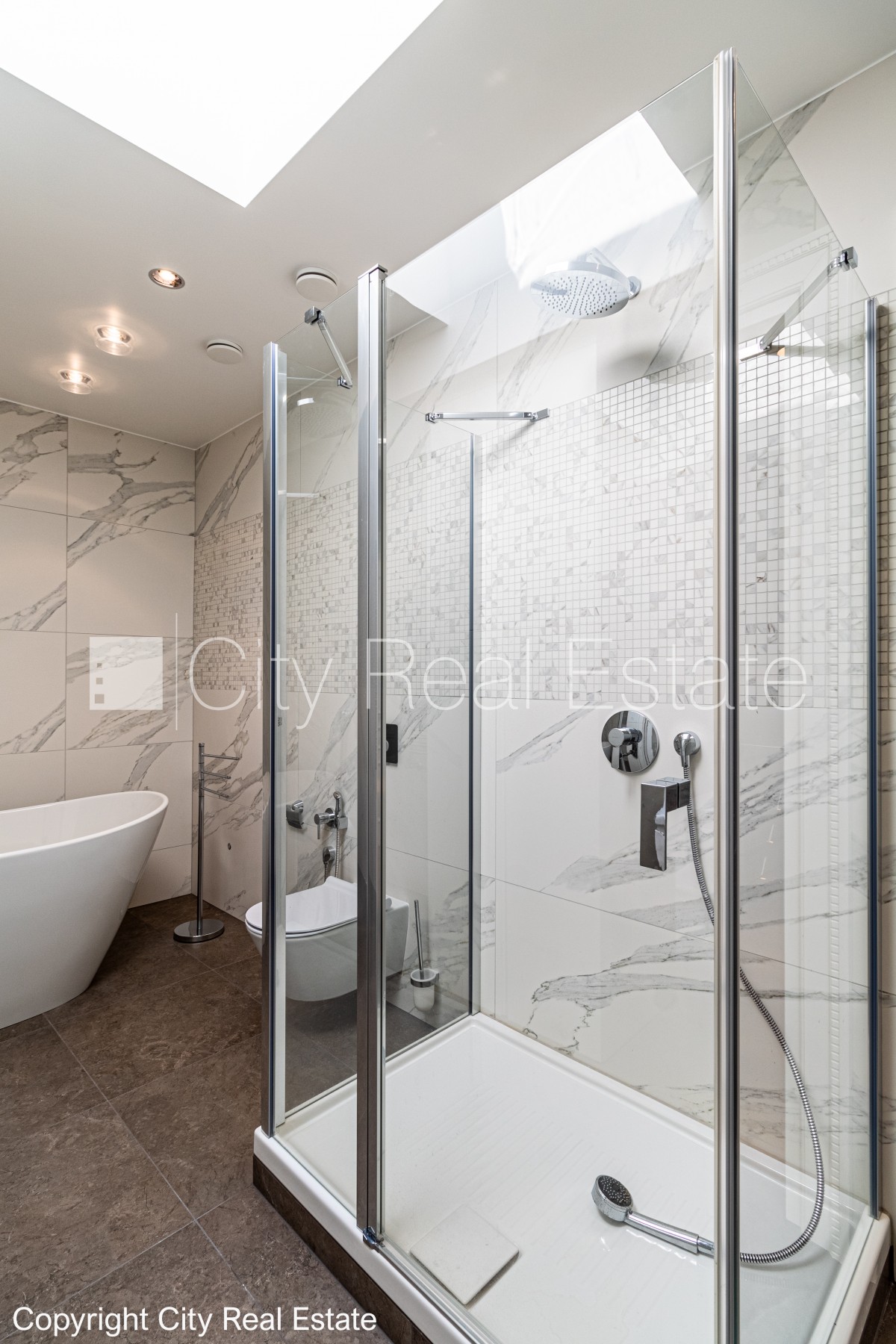 Объявление. Реновированный дом, закрытый двор, возможность аренды парковки, охраняемая автостоянка, охраняемый Цена: 520000 EUR Foto #13