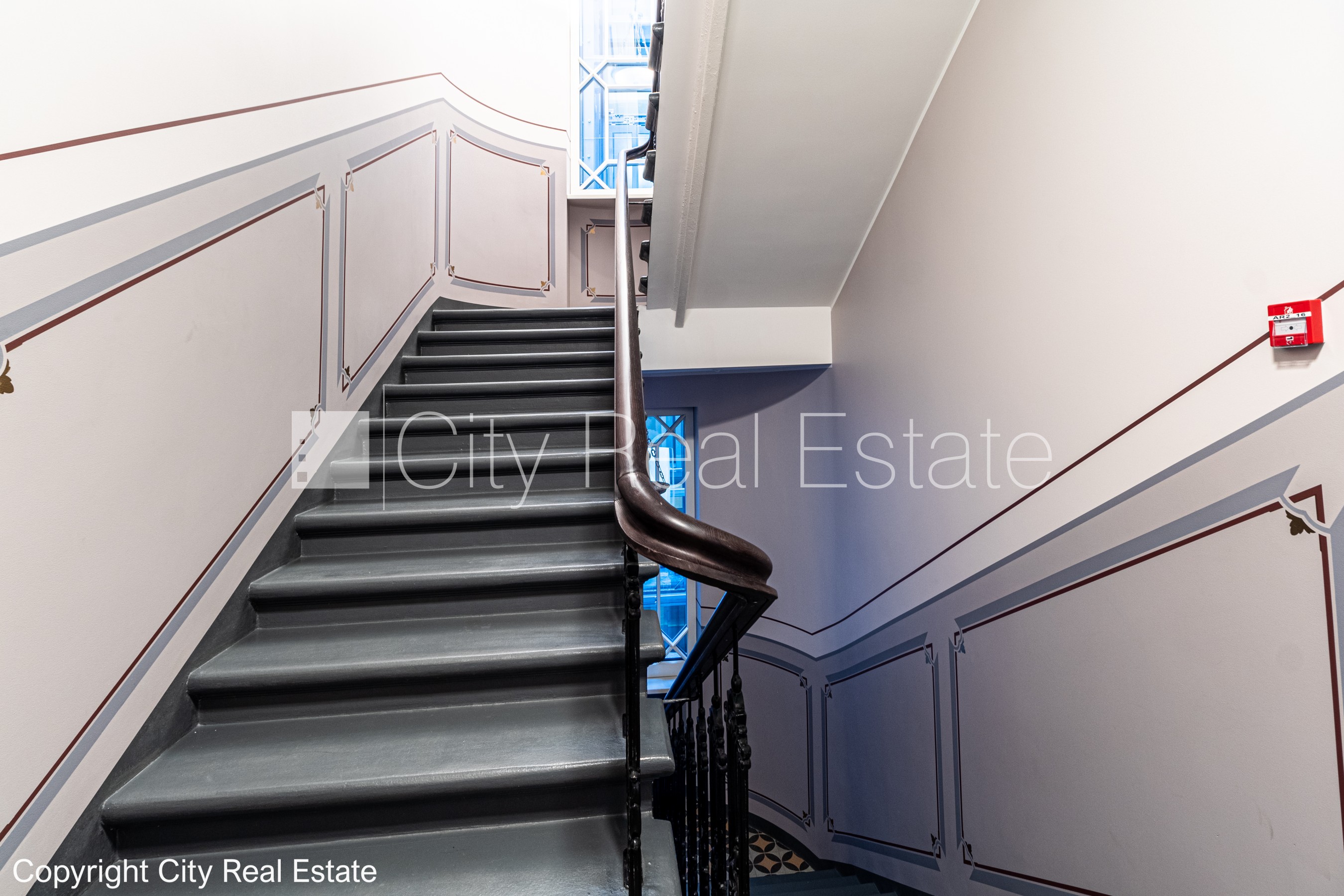 Объявление. Реновированный дом, закрытый двор, возможность аренды парковки, охраняемая автостоянка, охраняемый Цена: 520000 EUR Foto #19