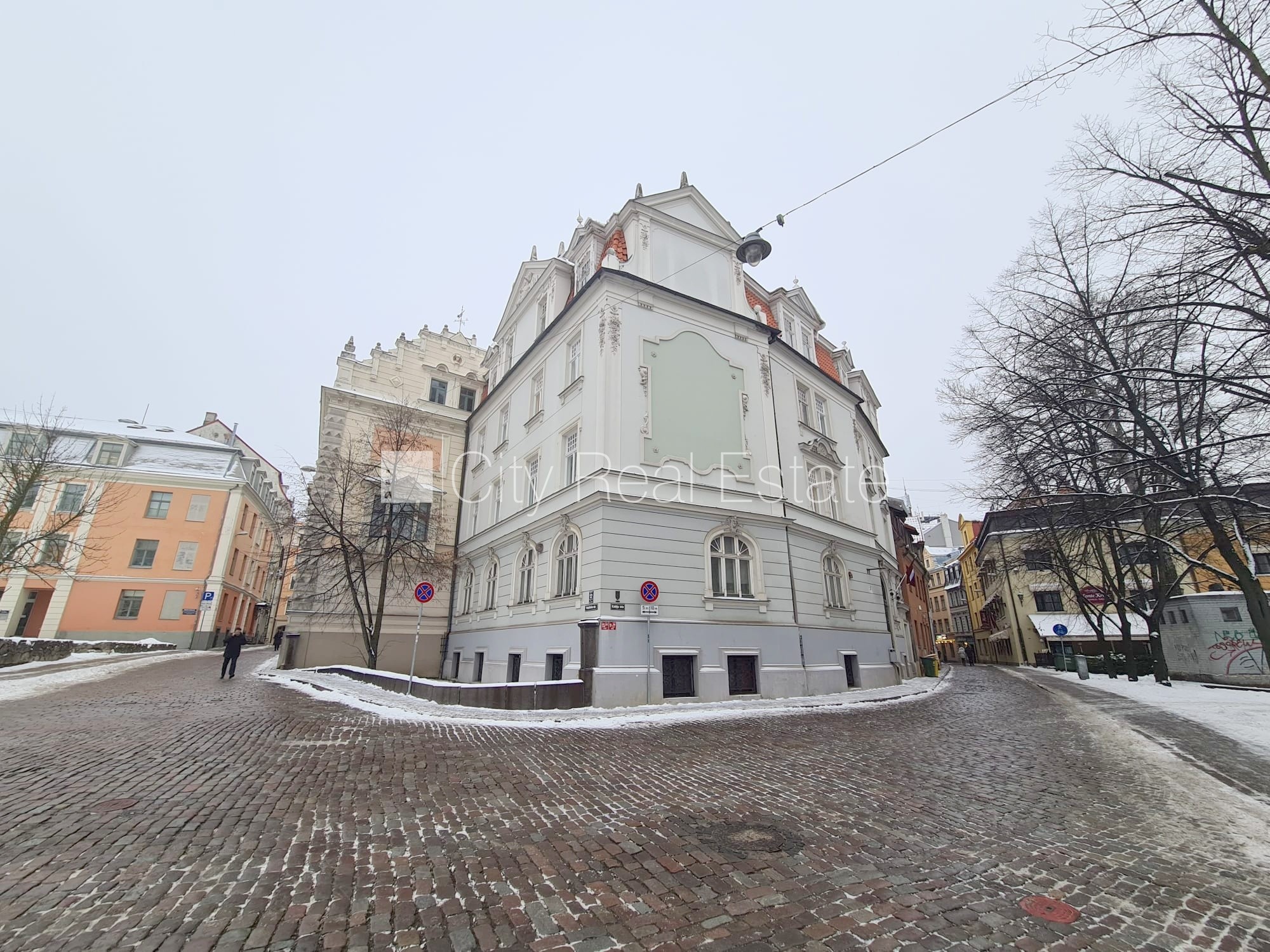 Sludinājumi. Fasādes māja, renovēta māja, bruģēts piebraucamais ceļš, iespēja nomāt autostāvvietu, kāpņu telpa Cena: 500 EUR/mēn Foto #10