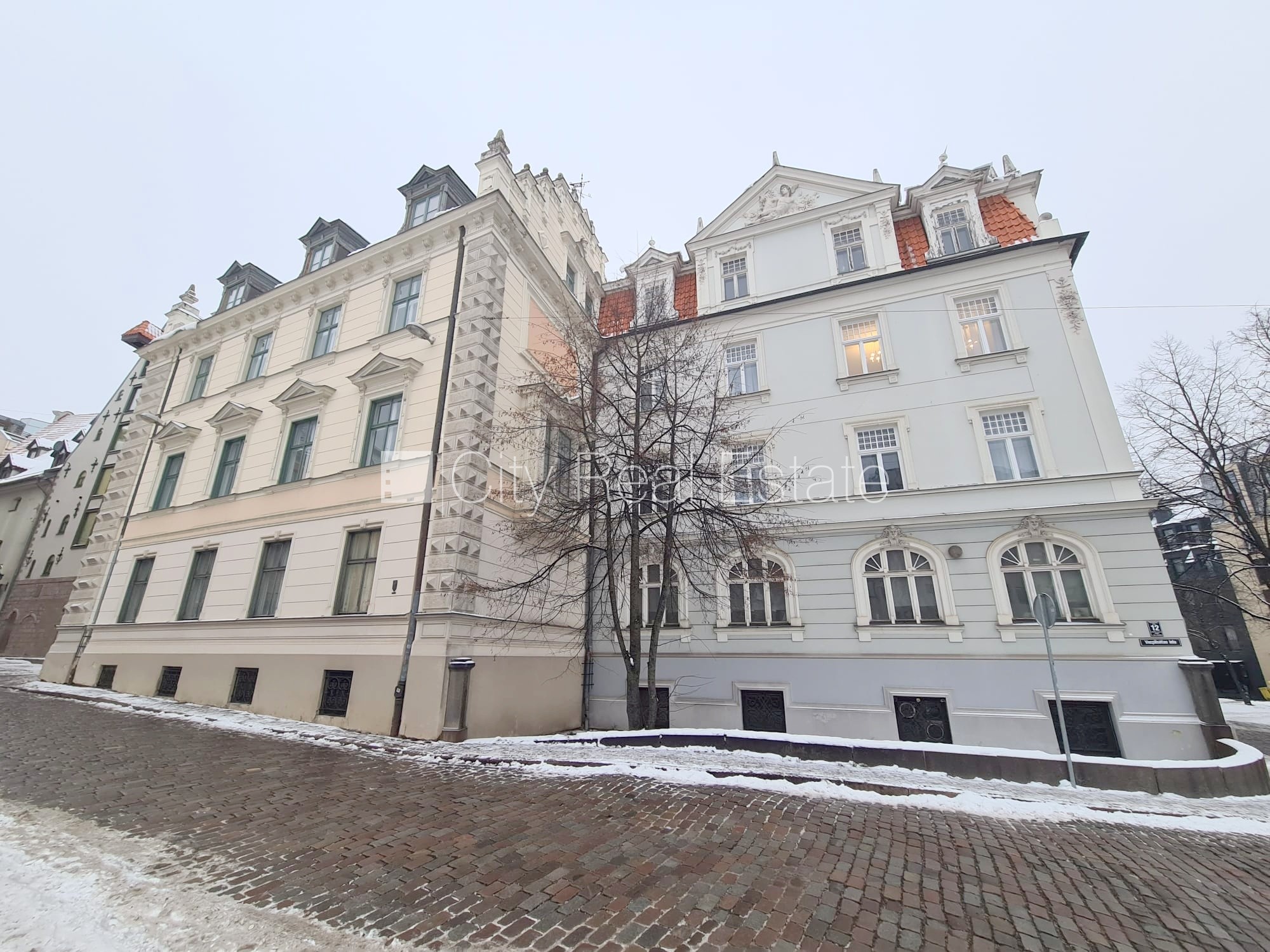 Sludinājumi. Fasādes māja, renovēta māja, bruģēts piebraucamais ceļš, iespēja nomāt autostāvvietu, kāpņu telpa Cena: 500 EUR/mēn Foto #8