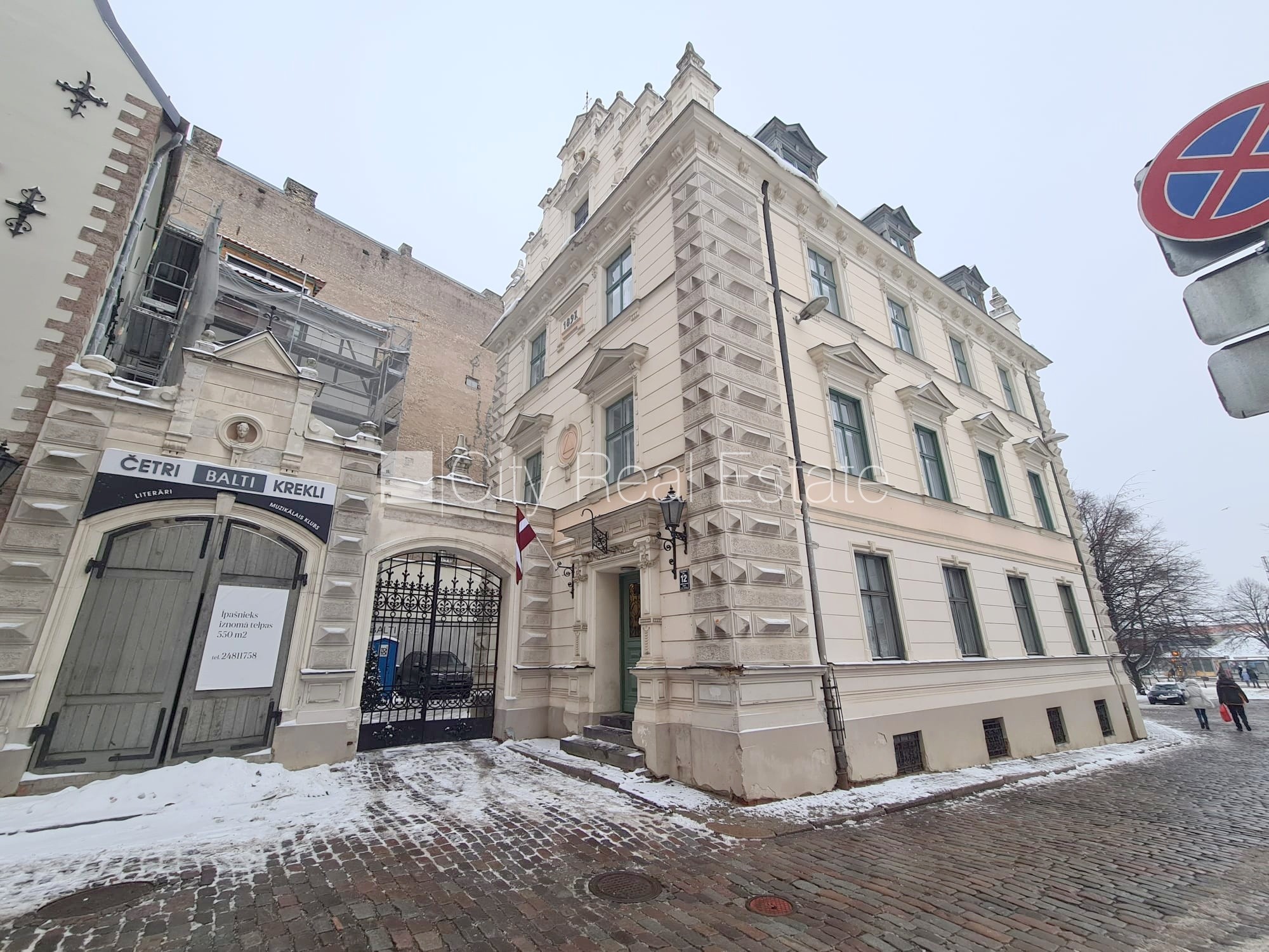 Sludinājumi. Fasādes māja, renovēta māja, bruģēts piebraucamais ceļš, iespēja nomāt autostāvvietu, kāpņu telpa Cena: 500 EUR/mēn Foto #7