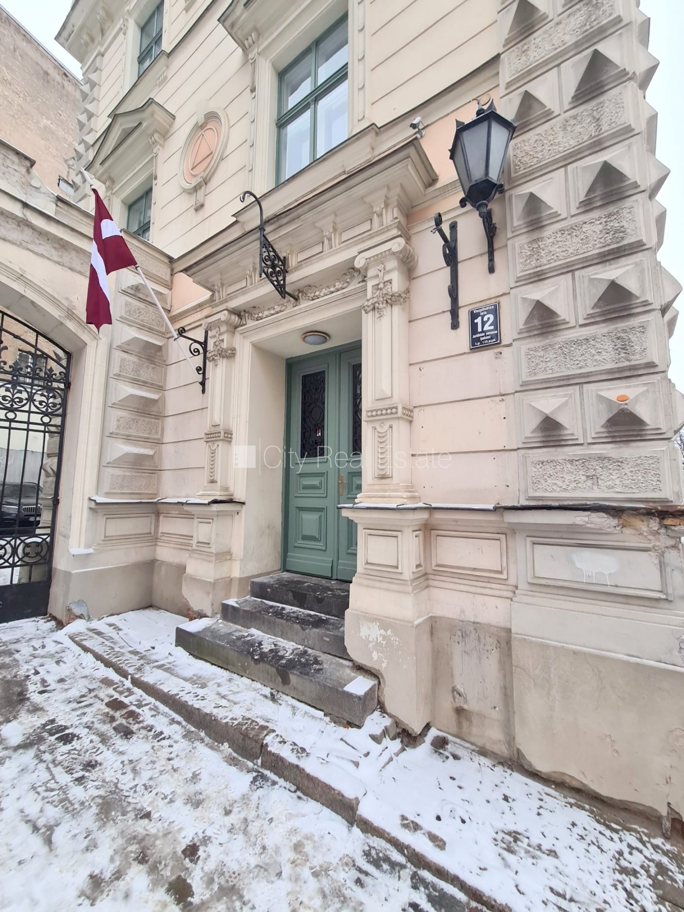 Sludinājumi. Fasādes māja, renovēta māja, bruģēts piebraucamais ceļš, iespēja nomāt autostāvvietu, kāpņu telpa Cena: 500 EUR/mēn Foto #6