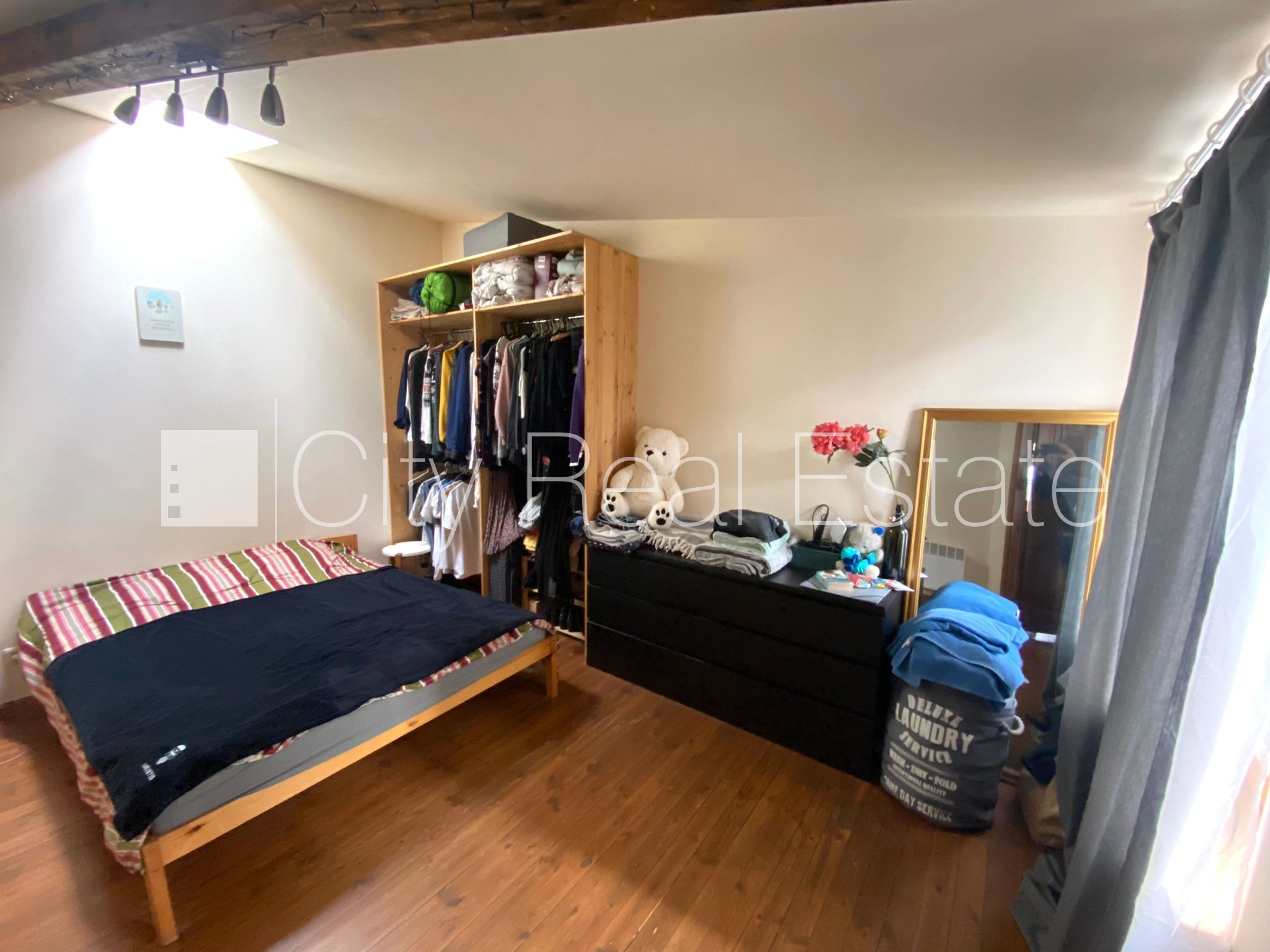 Sludinājumi. Renovēta māja, slēgts pagalms, mansards, kāpņu telpa pēc kosmētiskā remonta, logi vērsti mājas abās Cena: 119000 EUR Foto #3