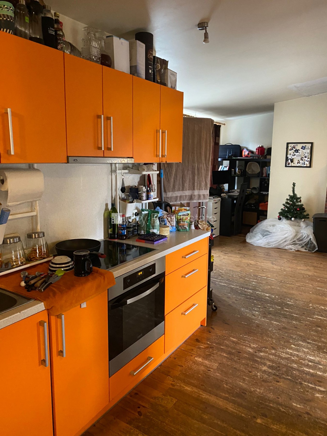 Sludinājumi. Renovēta māja, slēgts pagalms, mansards, kāpņu telpa pēc kosmētiskā remonta, logi vērsti mājas abās Cena: 119000 EUR Foto #4