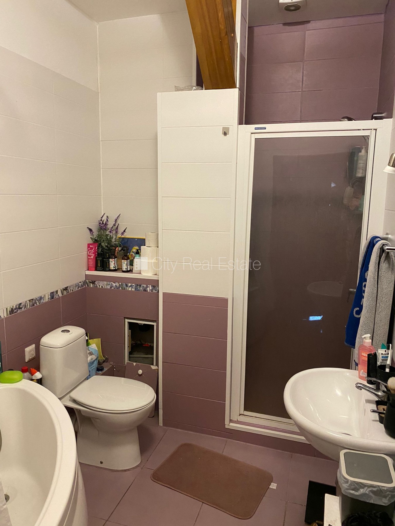 Sludinājumi. Renovēta māja, slēgts pagalms, mansards, kāpņu telpa pēc kosmētiskā remonta, logi vērsti mājas abās Cena: 119000 EUR Foto #6