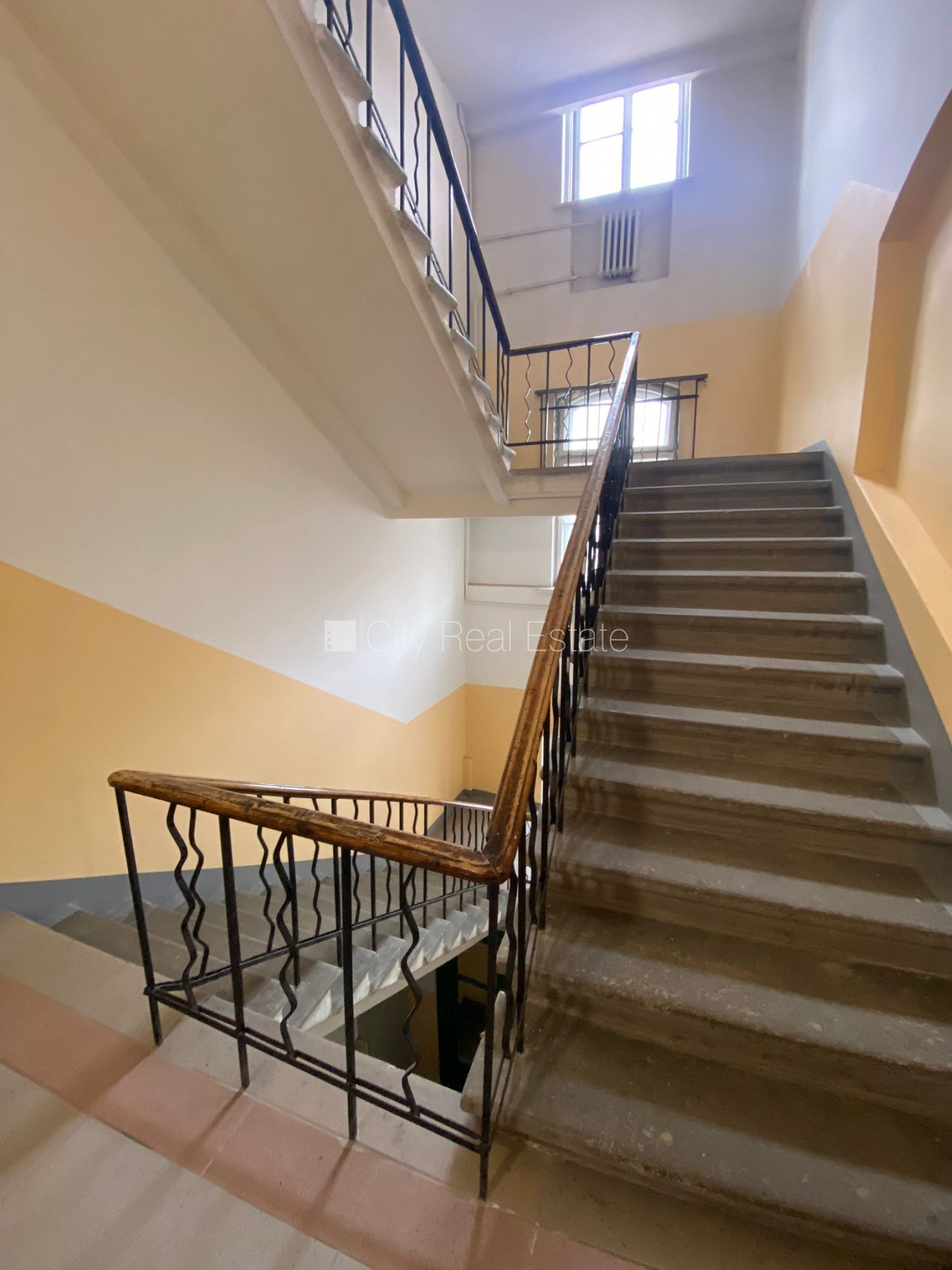 Sludinājumi. Renovēta māja, slēgts pagalms, mansards, kāpņu telpa pēc kosmētiskā remonta, logi vērsti mājas abās Cena: 119000 EUR Foto #11