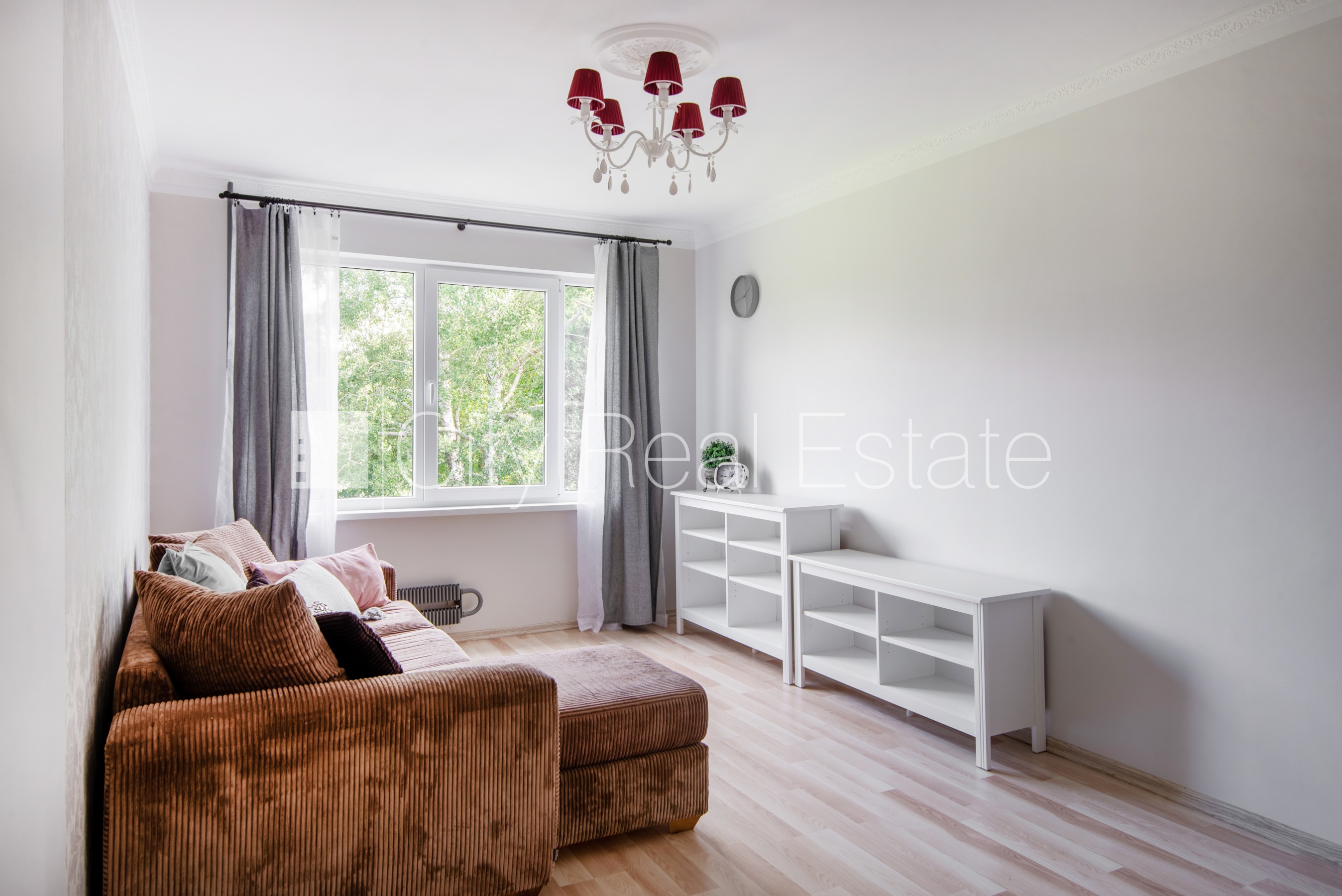 Sludinājumi. Zeme īpašumā, pagalma māja, labiekārtota apzaļumota teritorija, bezmaksas stāvvieta pagalmā, kāpņu Cena: 88000 EUR Foto #4