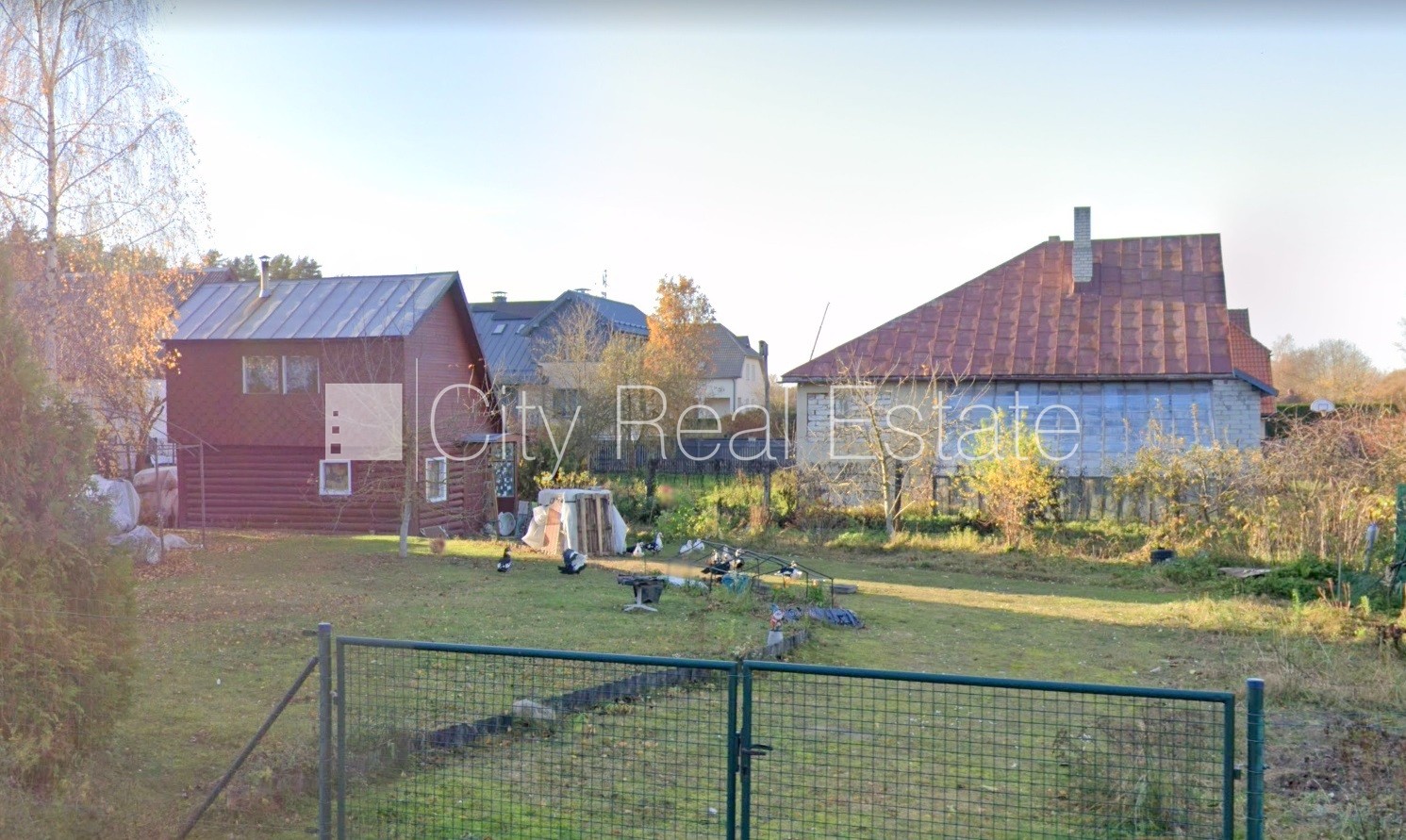 Sludinājumi. Koka māja, guļbūve, slēgts pagalms, iežogota teritorija ar metāla sētu, ieeja no ielas, istabas Cena: 79000 EUR Foto #2