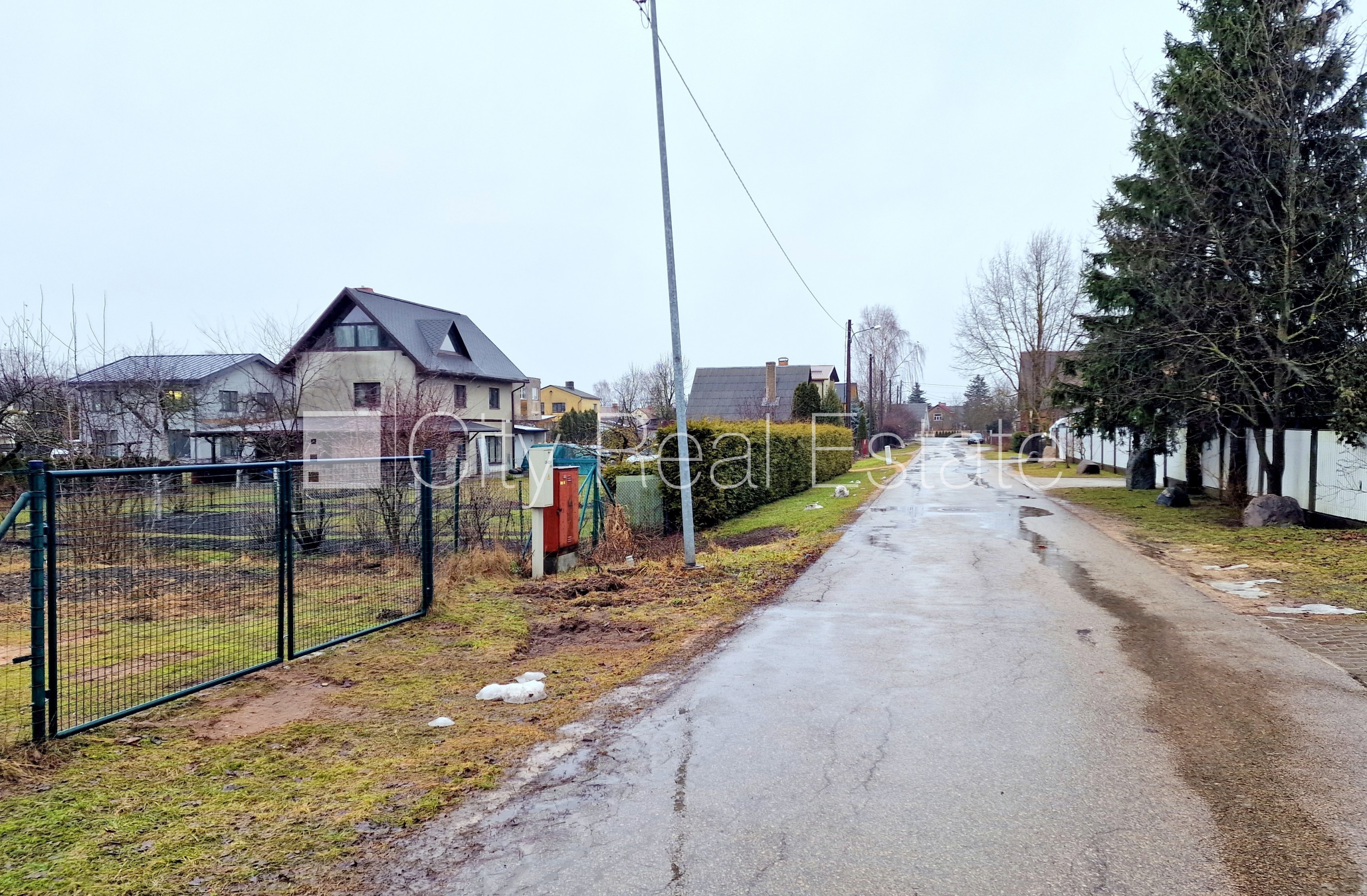 Sludinājumi. Koka māja, guļbūve, slēgts pagalms, iežogota teritorija ar metāla sētu, ieeja no ielas, istabas Cena: 79000 EUR Foto #5