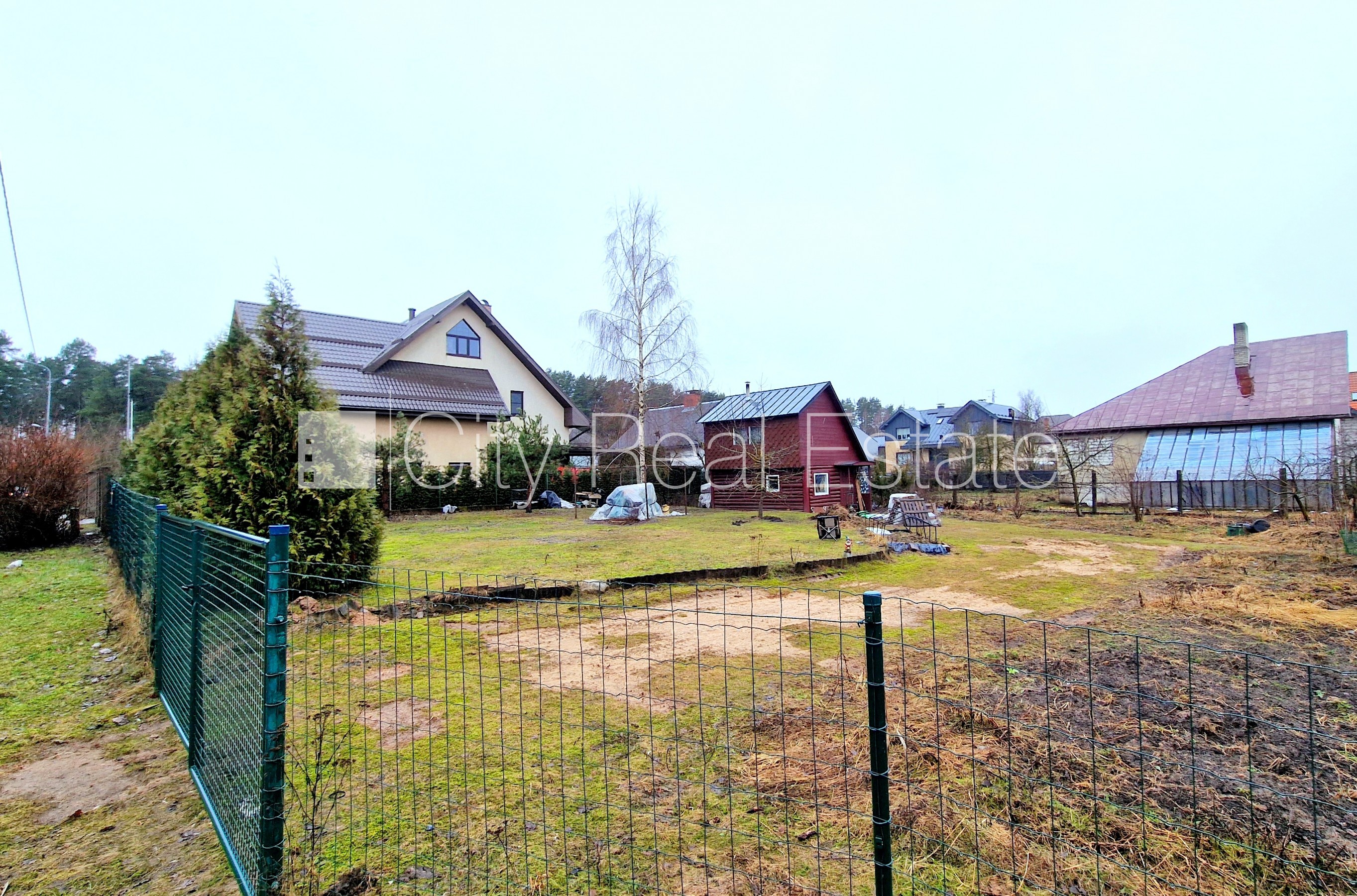 Sludinājumi. Koka māja, guļbūve, slēgts pagalms, iežogota teritorija ar metāla sētu, ieeja no ielas, istabas Cena: 79000 EUR Foto #6