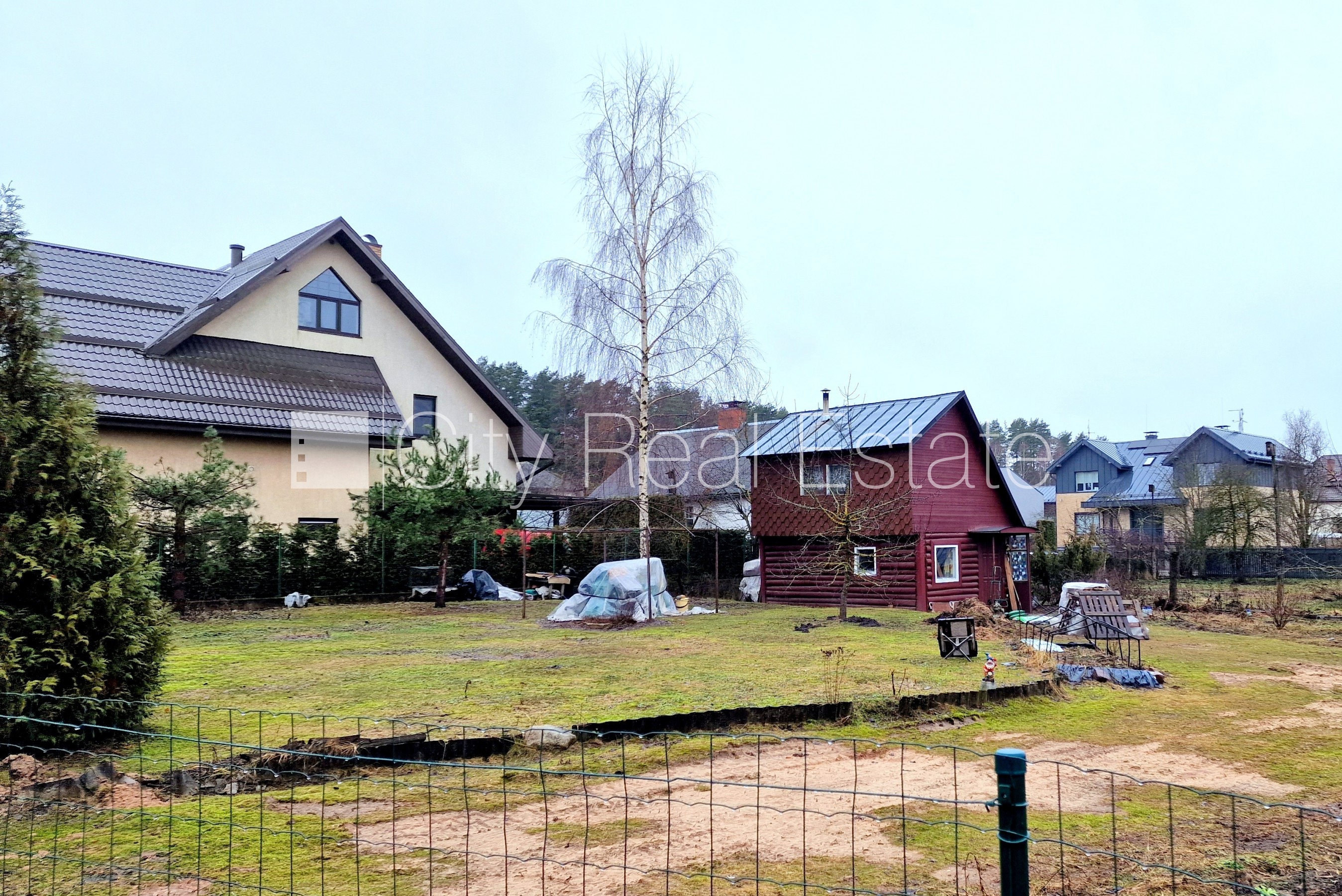 Sludinājumi. Koka māja, guļbūve, slēgts pagalms, iežogota teritorija ar metāla sētu, ieeja no ielas, istabas Cena: 79000 EUR Foto #7