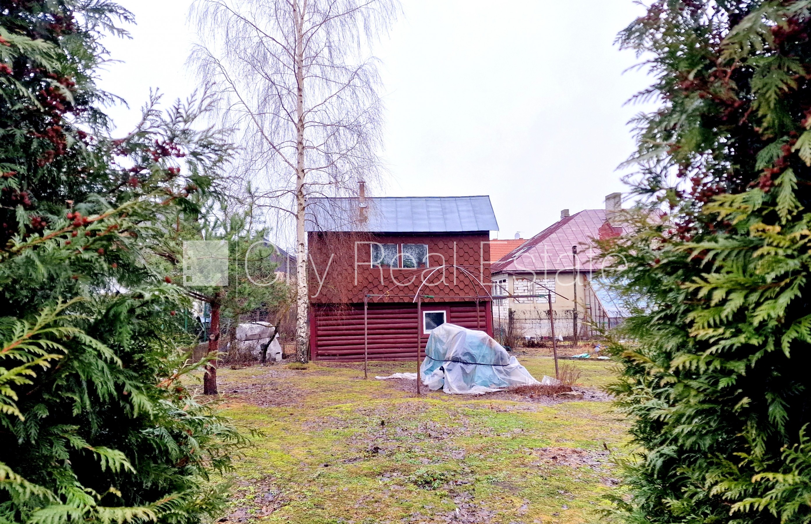 Sludinājumi. Koka māja, guļbūve, slēgts pagalms, iežogota teritorija ar metāla sētu, ieeja no ielas, istabas Cena: 79000 EUR Foto #14