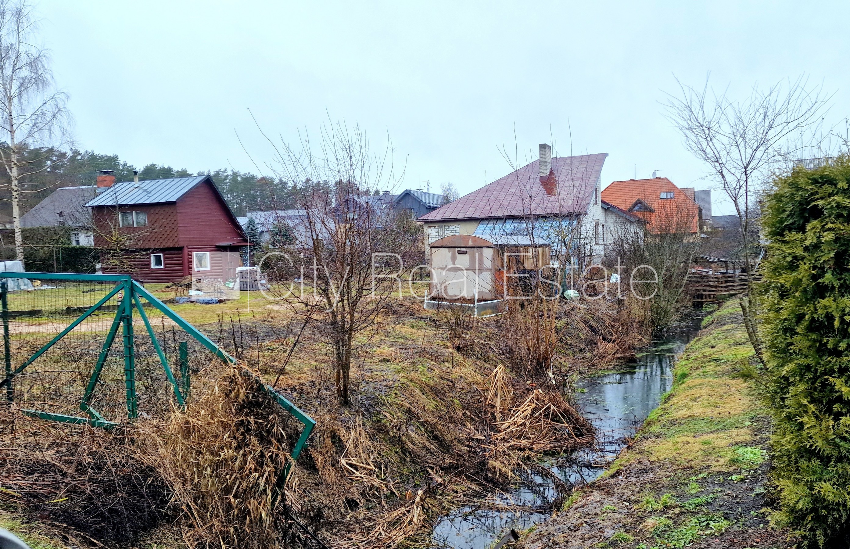 Sludinājumi. Koka māja, guļbūve, slēgts pagalms, iežogota teritorija ar metāla sētu, ieeja no ielas, istabas Cena: 79000 EUR Foto #15