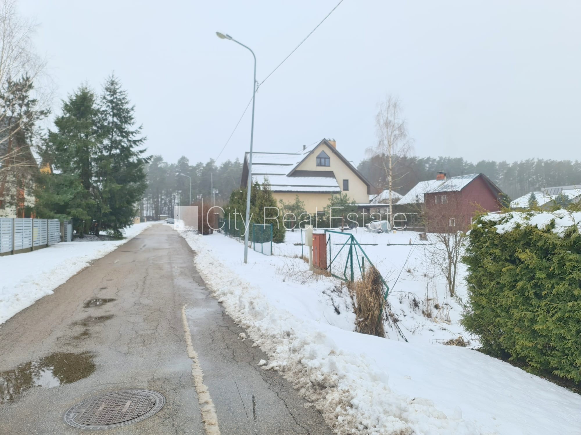 Sludinājumi. Koka māja, guļbūve, slēgts pagalms, iežogota teritorija ar metāla sētu, ieeja no ielas, istabas Cena: 79000 EUR Foto #23