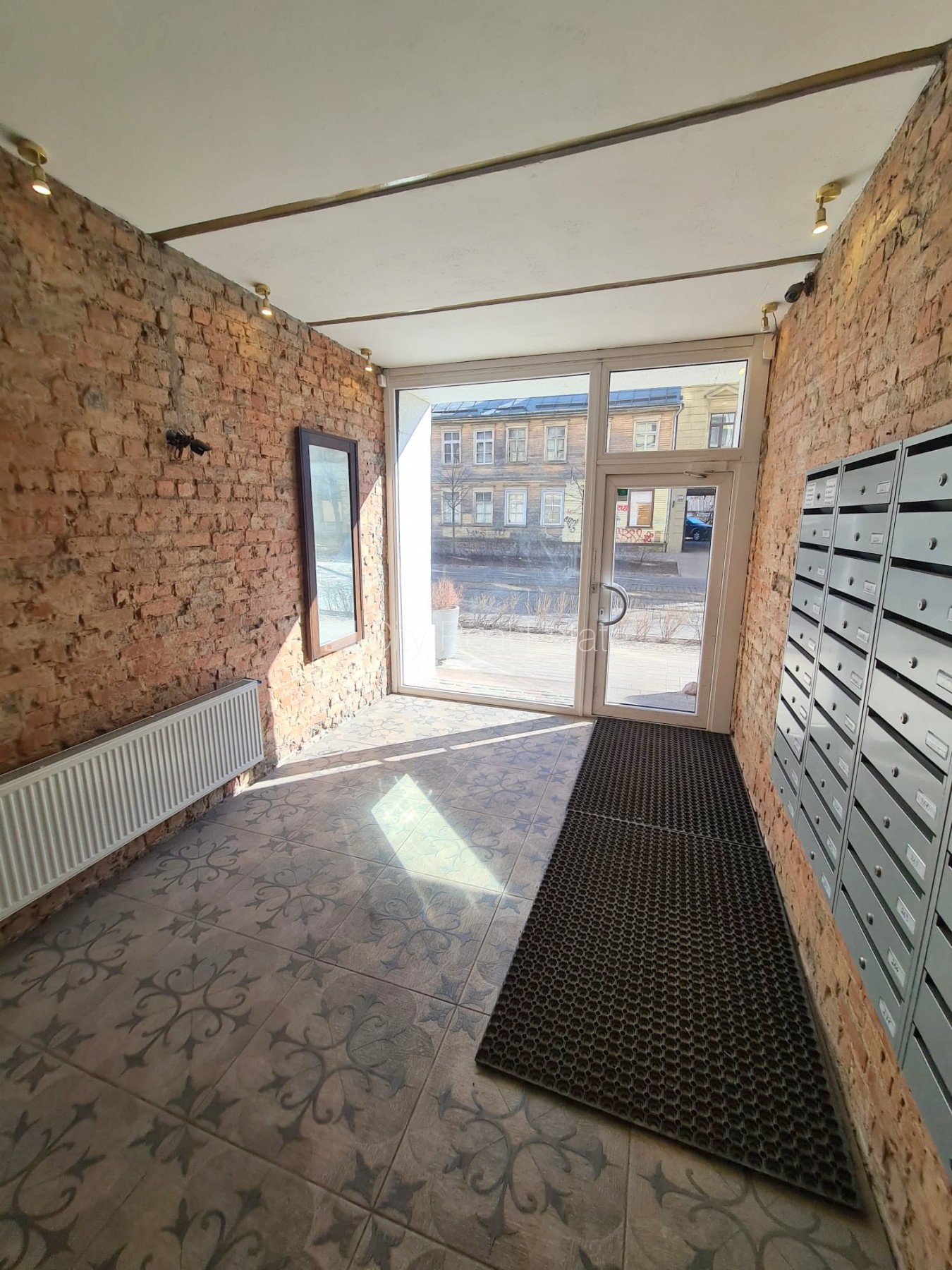 Sludinājumi. Pagalma ēka, renovēta māja, slēgts pagalms, ieeja no ielas un pagalma, kāpņu telpa pēc kapitālā Cena: 320 EUR/mēn Foto #13